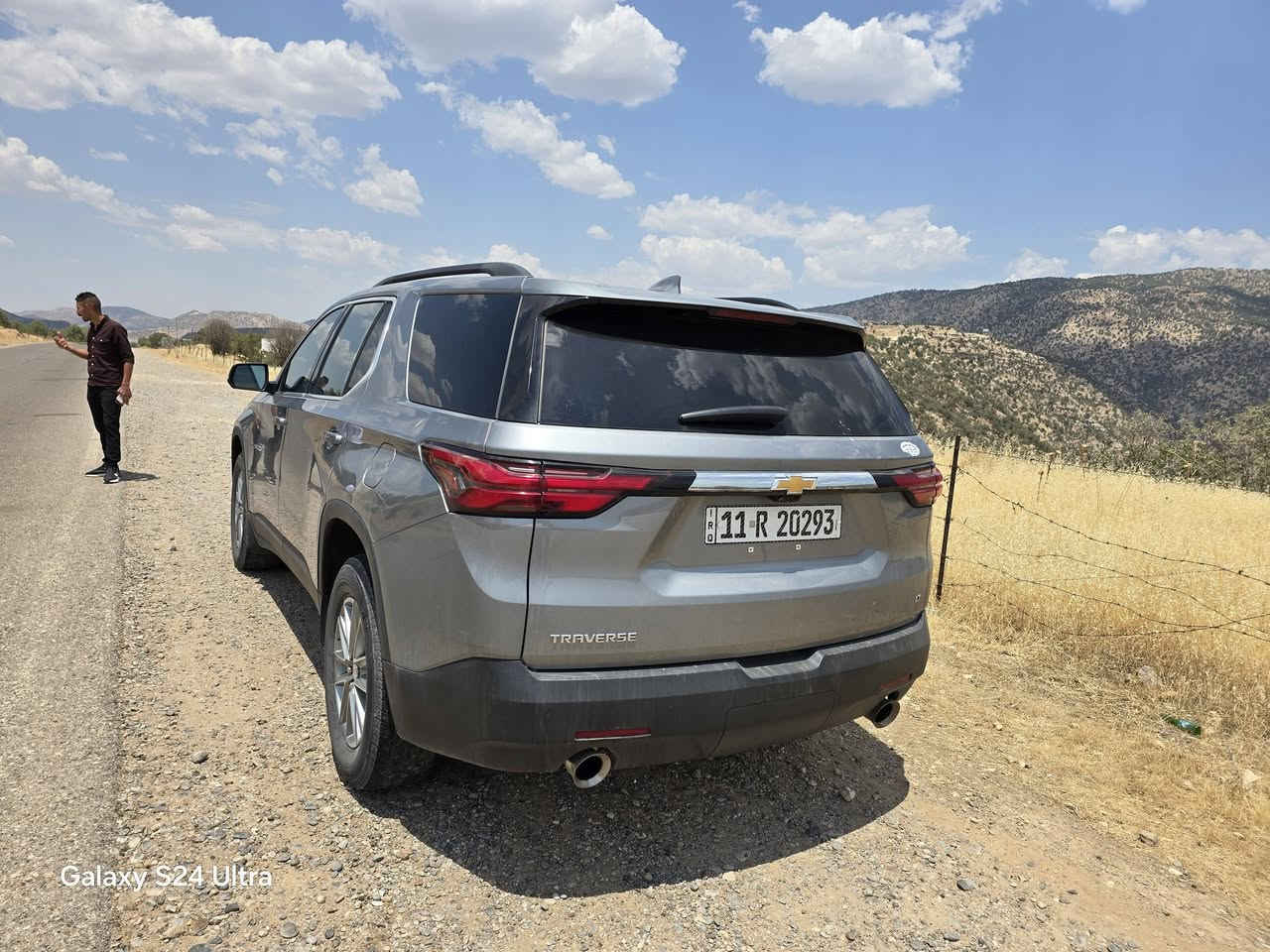 ترفرس ٢٠٢٣ محرك ٣٦٠٠ ماشية ٨٠ الف كيلو متر مو ميل ... رقم بغداد باسمي وتحويل ..
حادثة باب مبدل نفس اللون وثاني شوية بيه صبح ..
ارباك بس بردة طاك ..
 كشن منفصل مخمل خمس كاميرات مراية شاشه  اربع بصمات ورادارات وتحكم وتشغيل عن بعد وجنطة كهرباء وتدفئة بالكشنات وبعد هواي مواصفات ... السعر ٢٦٥ وبيه مجال 
***********
