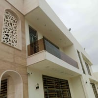 وبركاته نقدم جميع أعمال الزجاج: تركيب وتصميم واجهات، أبواب، درابزين، ط...