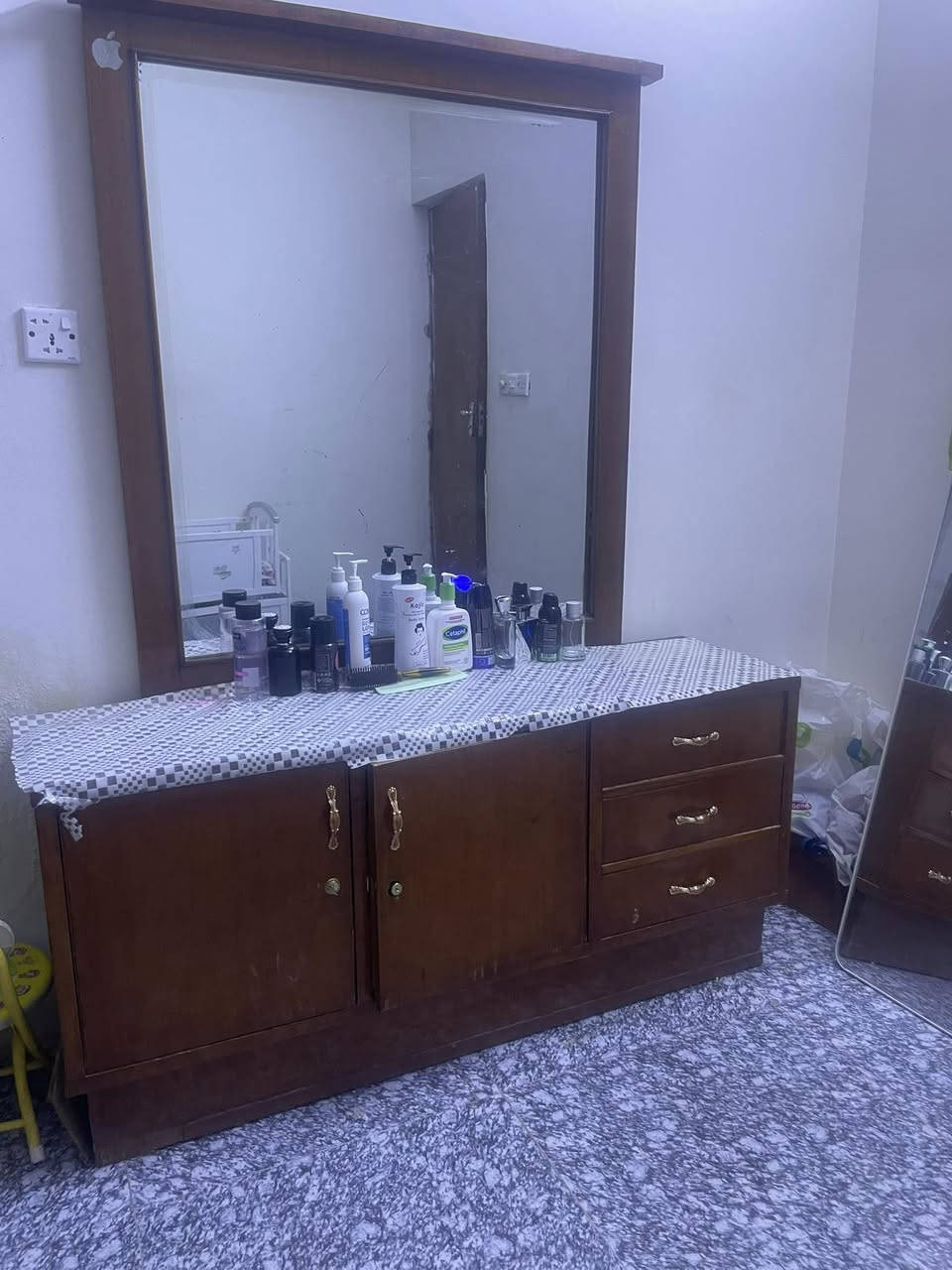 السلام عليكم 
اغراض بيت   نضيفه للبيع  بسعر مناسب
***********

