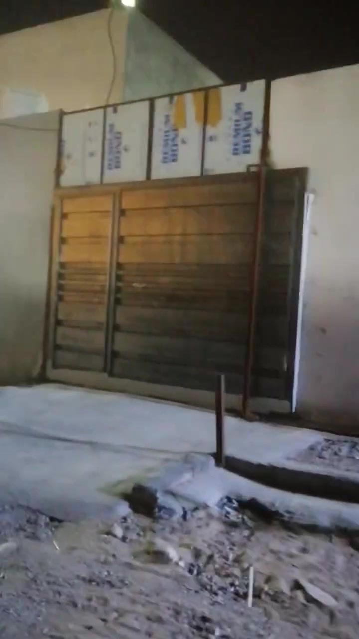 بيت بل زبير اندلس مساحه ٢٥٠ متر بناء كونكريت ٣غرف مطبخ حمام داخلي ومحل وكراج ٩في ٩ طابق٢مخزن ديوانيه خارجيه ***********
