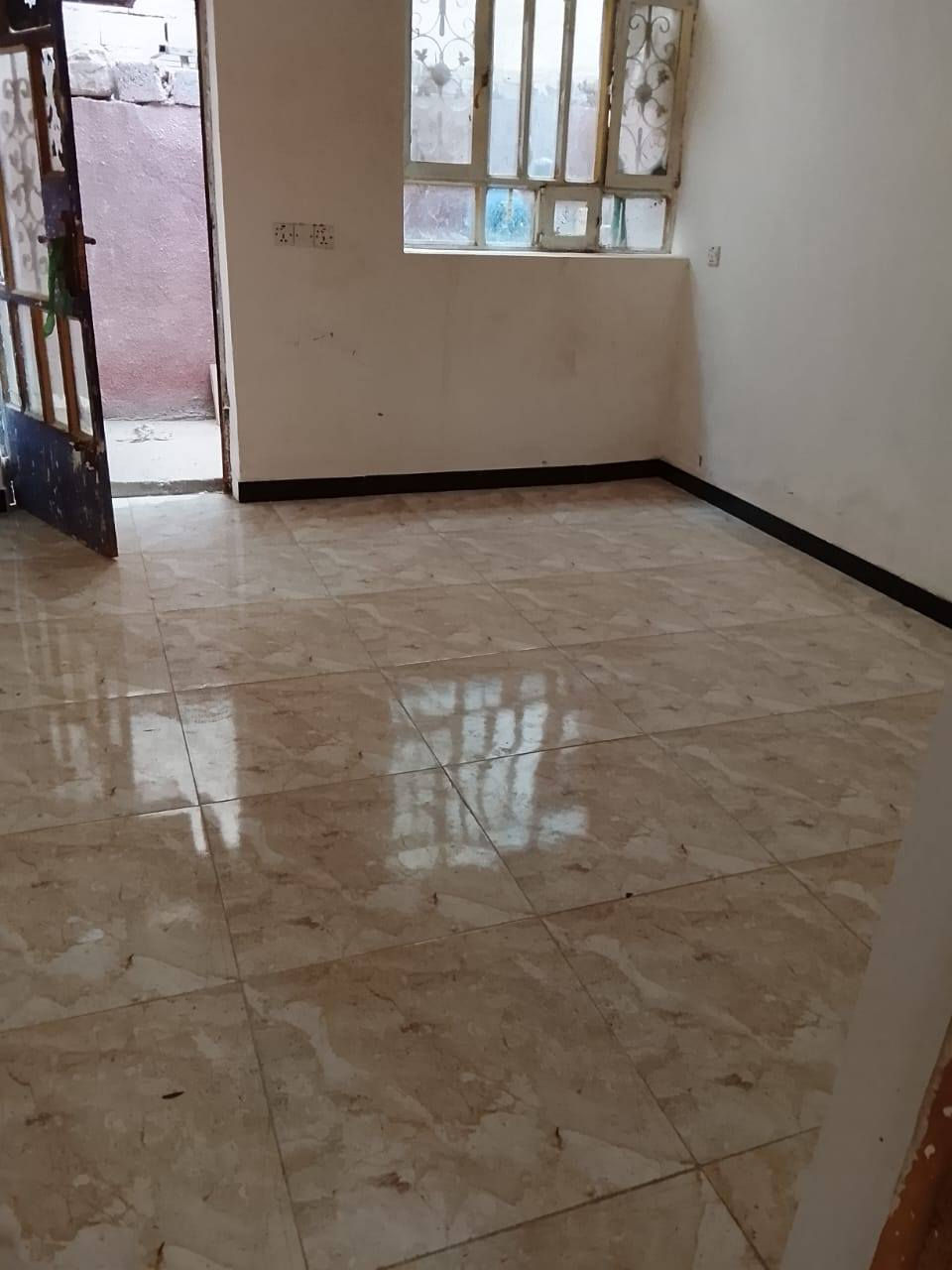 بيت للايجار طابو صرف ملك شارع الكهرباء قرب مدارس الحديد مساحة ٧٥ متر طابق واحد غرفة نوم إستقبال مطبخ صالة السعر ٣٠٠ الف للاستفسار *********** ابو نمر
