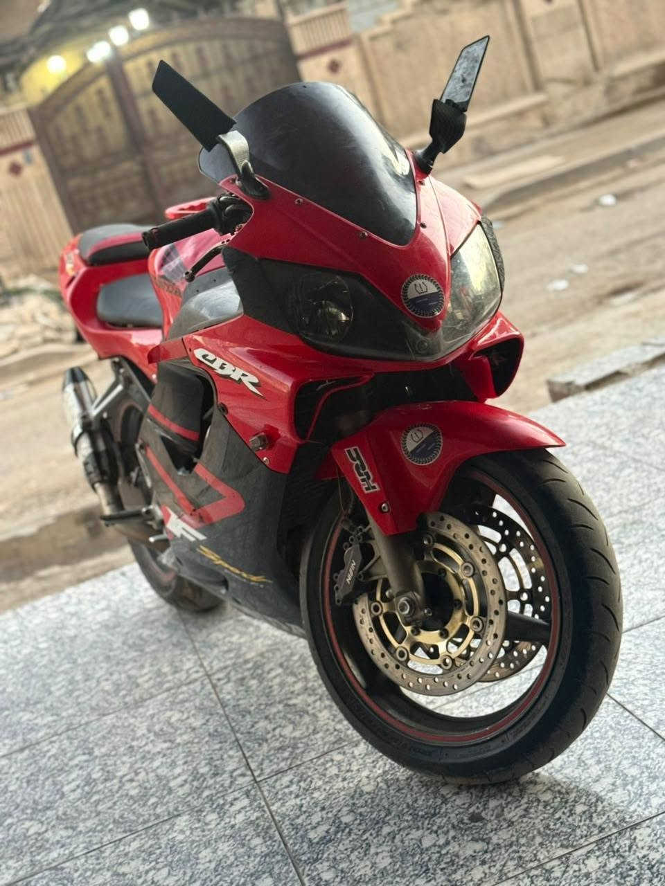 F4i موديل 2004
اوراقها كامله مكمركه باقيه بس لوحات

مكينه مفتوحه مجفته جديد بعدها ع سحك  

مكانها الدورة شارع ابو طيارة 

الدراجه جاهزه مابيها نقص 

***********
٢٢ وبيها مجال
