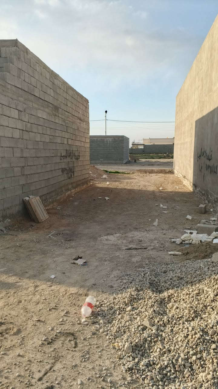 سلام عليكم قطع ارض حي بدر نهايت شارع ابو كرار 100متر5/20 شراي اتصل مامتوجد عل فيس ***********
