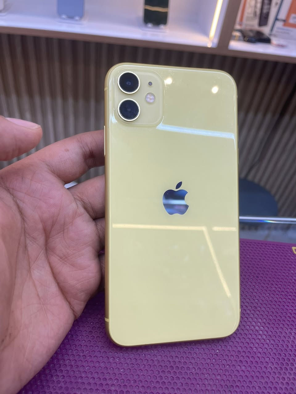 ايفون ١١ العادي لون اصفر
ذاكره ١٢٨ GB
بطاريه ٧١ بلاديه 
شرق اوسط 
جهاز وتر بروف مكفول 
***********

