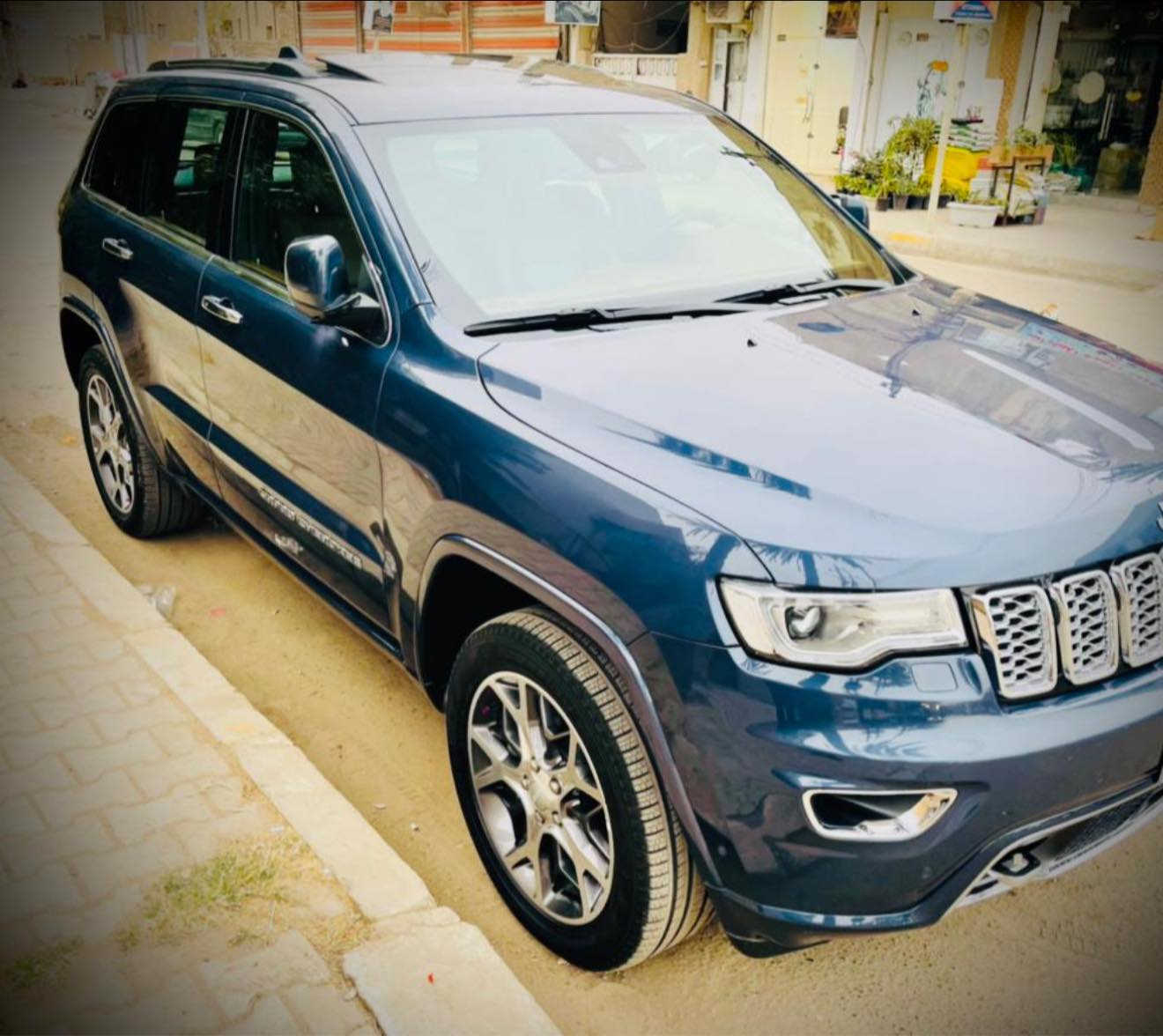 السلام عليكم 
قطعه نادره اخت الزيرو ماشيه 10 الف 
جيب اوفر لاند 3 شاشات لون بحري مميز موديل 21 
مكفوله كفاله عامه لاصبغ لابارد لاتبديل لا شخط
ميحتاج ذكر المواصفات
السعر 36500 
للتواصل ***********
