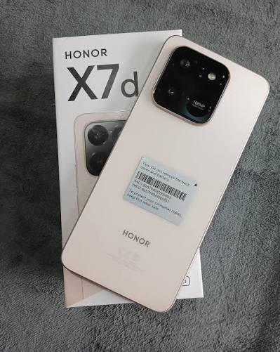 هونر x7d جديد ذاكره 256 رام 16 بطاريه 6500 ملي امبير كامره 108 بكسل صوت استريو /ب ٢٣٥ الف ***********
