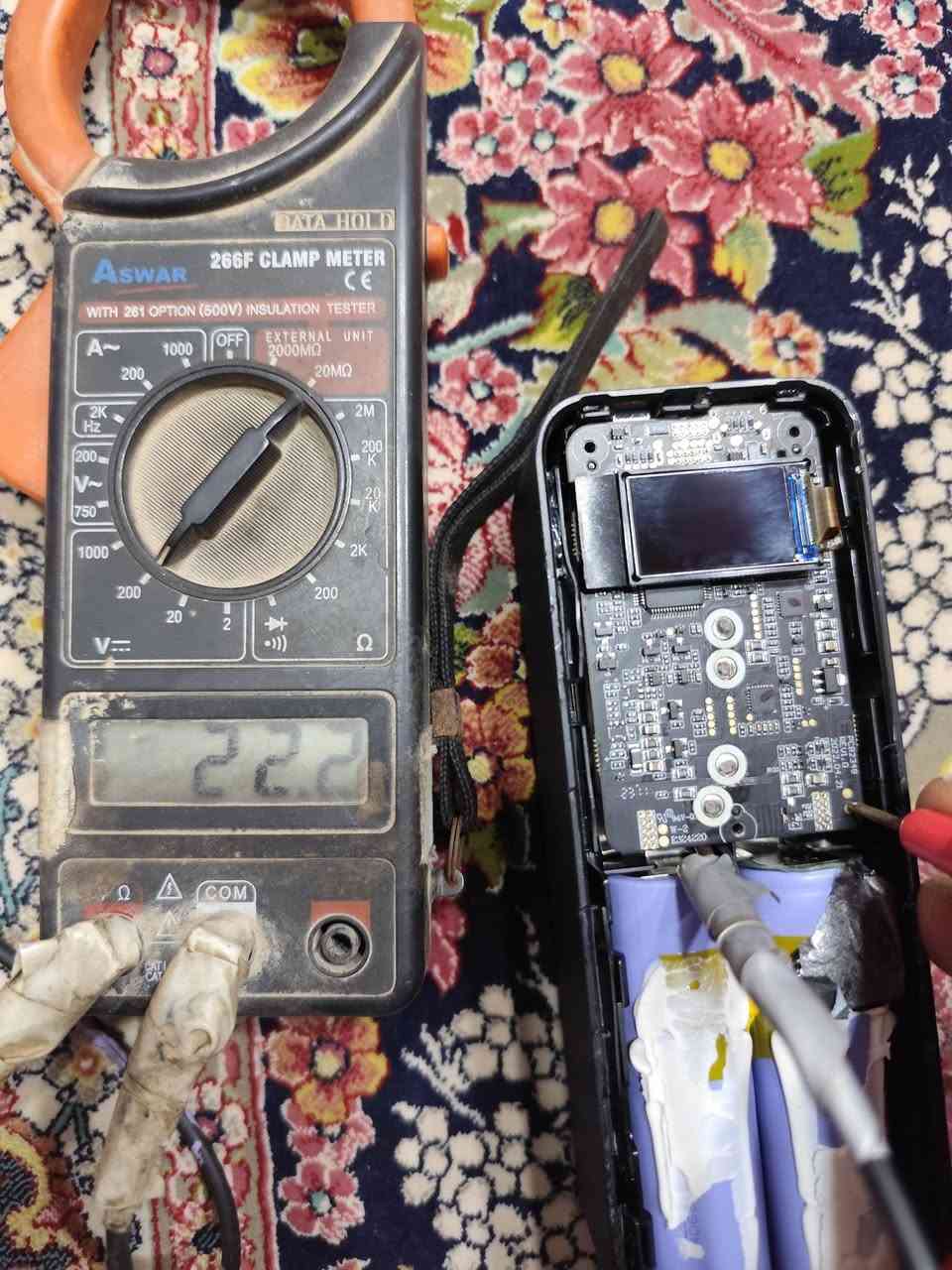 السلام عليكم
بور بانك انكر 24000 ملي امبير عدد اثنين
طافي ما اعرف شبي اشتريت كارتون الكترونيات وطلعن بي خليتة على الشحن لكن الشاشة طافية فتحت واحد منهن فحصت البطاريات شغالات  ويقرن 22.1 فولت و3.5 للبطارية الوحدة يعني البطاريات شغالة مثل ما موضح بالصور 
اثنينهن ب35 الف مكاني بابل 
ملاحظة من فتحتة انكسر قطعة من الكفر بس ترجع تكبس


**إذا كنت صاحب هذا الإعلان وتريد حذفه لأي سبب، رجاءا أرسل رسالة إلى الدعم الفني**