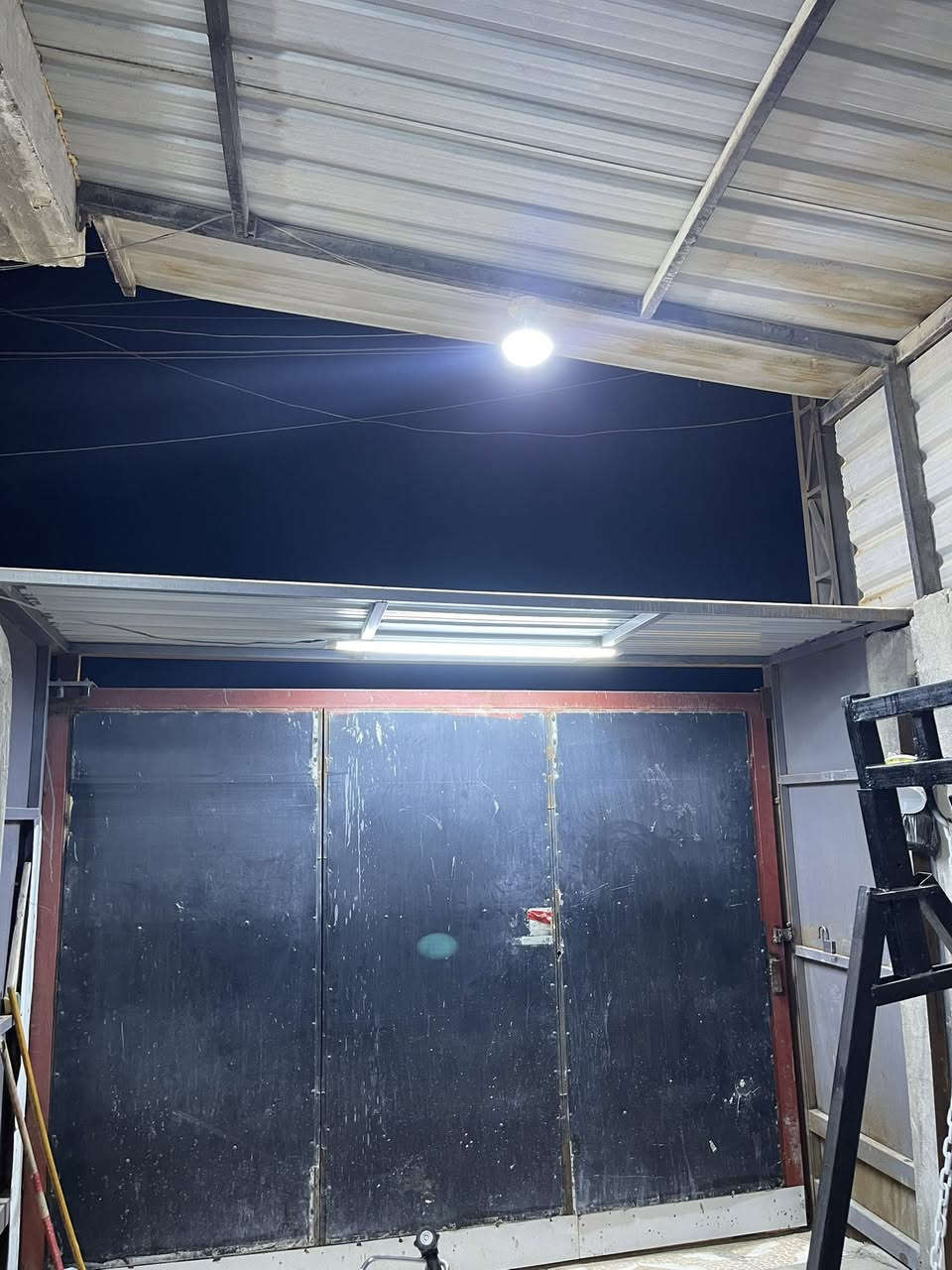 السلام عليكم ورحمة الله وبركاته
بيت للبيع مساحته ١٠٠م  طابو زراعي عراقي اصولي 
سند ٢٥ يقع في قضاء ابي الخصيب منطقة ابو كوصره 
شارع الرحمان على التبليط مباشرتاً ركن علة شارعين
يحتوي على ديوان وغرفة ومطبخ وصحيات داخلية 
وخارجية وگراج للسيارة بيت مرتب مال عائلة صغيرة 
انه صاحب العقار مو مندوب ولامكتب عقارات 
السعر المطلوب  ٦٠  وبي مجال قليل 
للاستفسار *********** 

ملاحظة : الشراي فقط يتصل المكاتب والمندوبين رجاءآ لاتتصل
