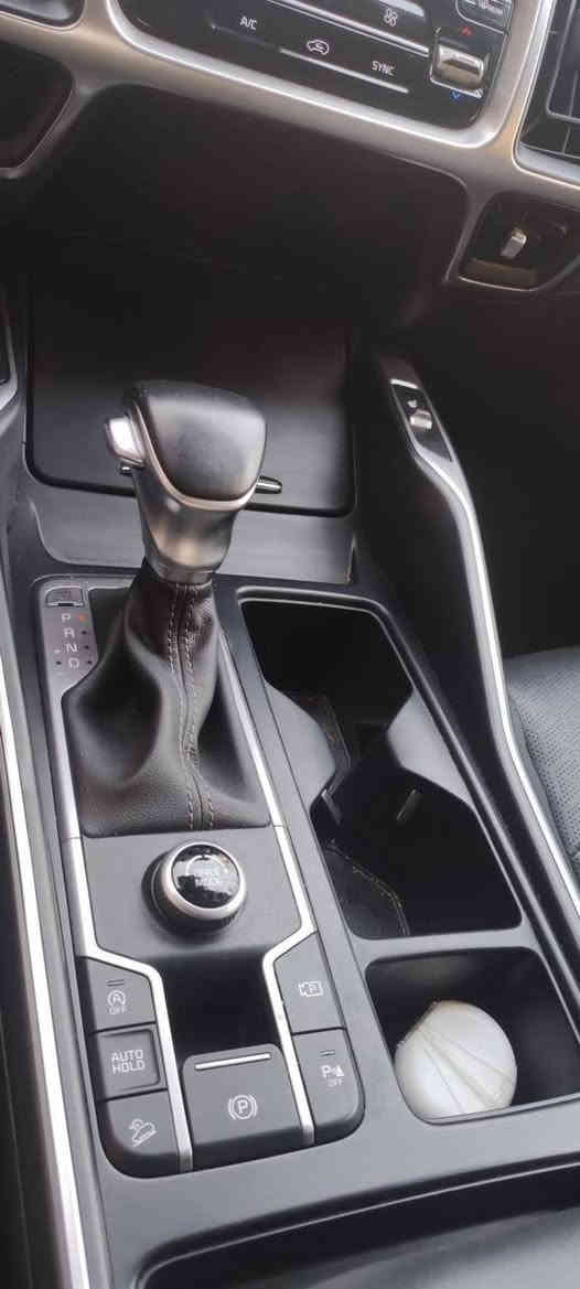 السلام عليكم 
سورنتو موديل 22  وارد أمريكي لو ن اسود بانوراما تحكم ستيرن نقطة عمياء كراسي تدفئة تبريد سايد بريك بصمة كراسي vip جنطة كهرباء 7راكب رقم بغداد 
الاستفسار عالرقم ***********
حادثها بسيط
