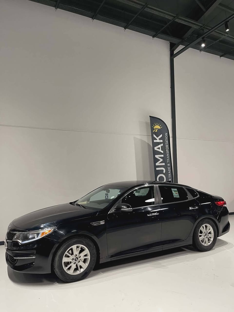 اوبتيما 2017 وارد امريكي. ضرر بنيد فقط من امريكا 

وبل عراق.  جاملغ خلفي نص صبغ.  بدون ضرر. محرك 2400

رقم سليمانيه سنويه 2030 جديده.  حيل حلوه سياره 

ماشيه 96 حقيقي.       مكان بغداد العبيدي السعر 114 قفل. 

***********
