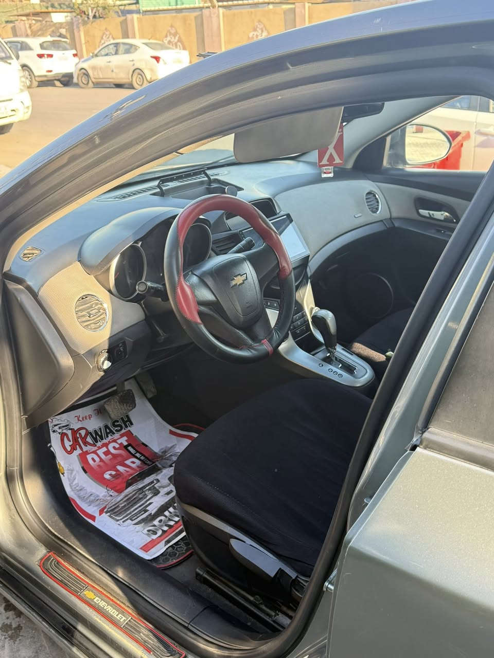 كروز موديل 2012 خليجي بيها صبغ 3 قطع رقم سليمانيه تحويل ثاني يوم السيارة بأسمي كير ومحرك كفاله عارضها ب 66 وبيها مجال شي بسيط 
***********
