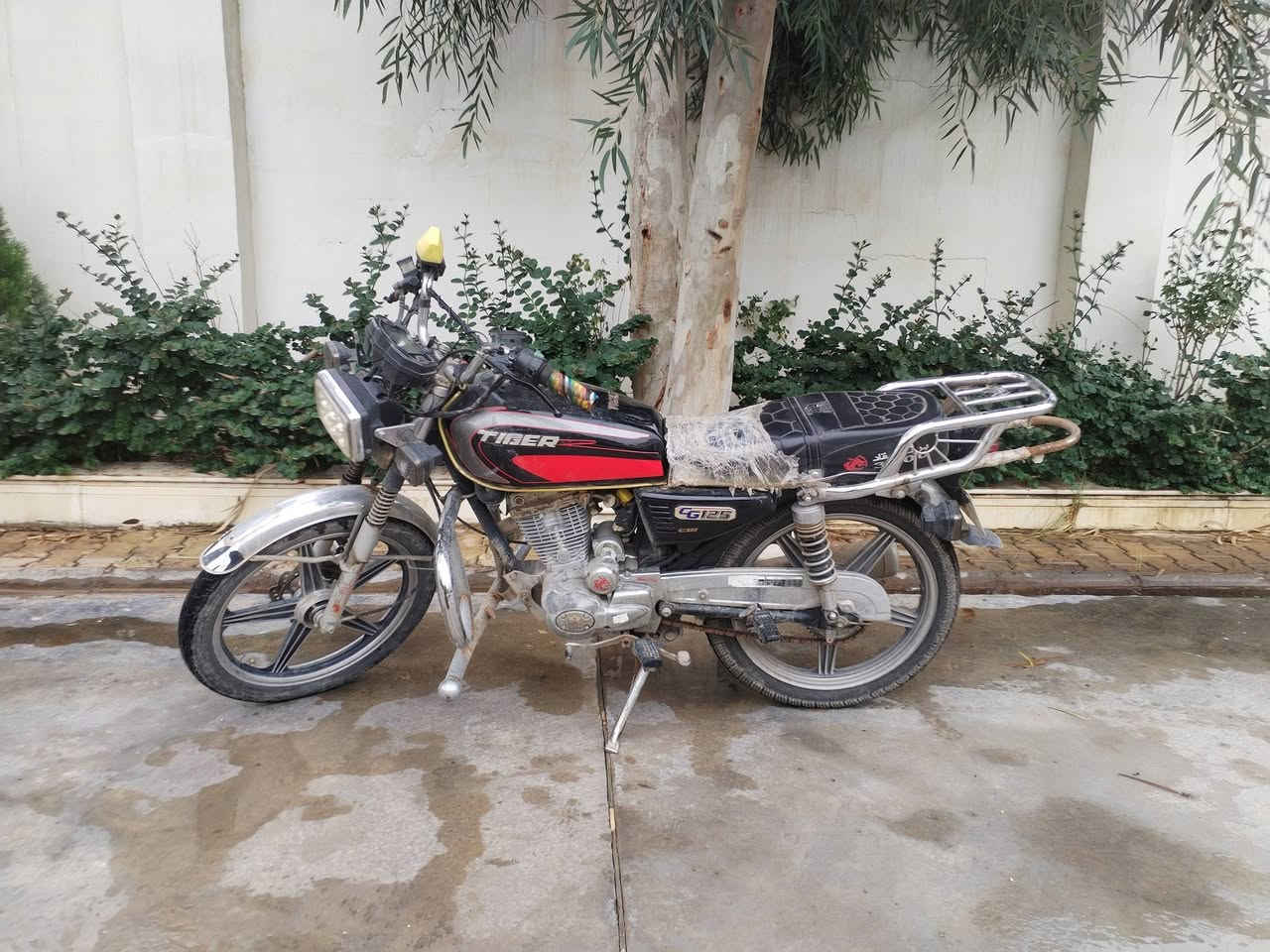 سلام عليكم شباب دراجة سيفان موديل ٢٠١٧ نضافة ٨٠٪ أوراق اصولي مكاني شهربان السعر ٤٢٥ وبي مجال قليل  ***********
