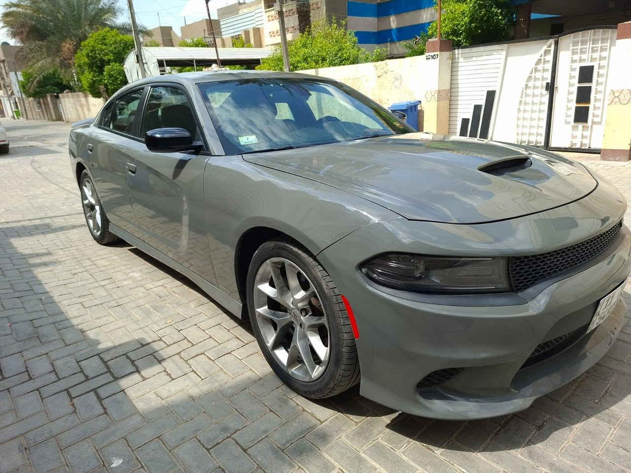 دوج چارجر 2023 GT اخر اصدار
اللون اسمنتي مميز
العداد 58 الف مايل
الضرر كما موضح بالصور والسونار حافة البنيد فقط معدل ومصبوغة على كد شبرين بدون داخل اخت الكلين وبدون ايرباك
رقم بغداد انكليزي 
محرك 6 سلندر 3.600
مواصفات GT معروفة
انظمة قيادة Super track pack , sport
بصمة تشغيل عن بعد وابواب، كشن السائق كهرباء، شاشة كبيره تدعم نظام ابل كار بلي، كاميرا دواره، تبريد قطعتين، حساسات خلفية، كروز سرعه، تحكمات ستيرن
لايت زنون بلادي من الشركة
السيارة جديدة تراي زيرو استخدام شخصي ومداريهة دهن اصلي وبنزين محسن وبيهة بصمتين وكتلوك الشركة وياهة
السعر 27500 $
عنوان بغداد السيدية
للتواصل ***********
