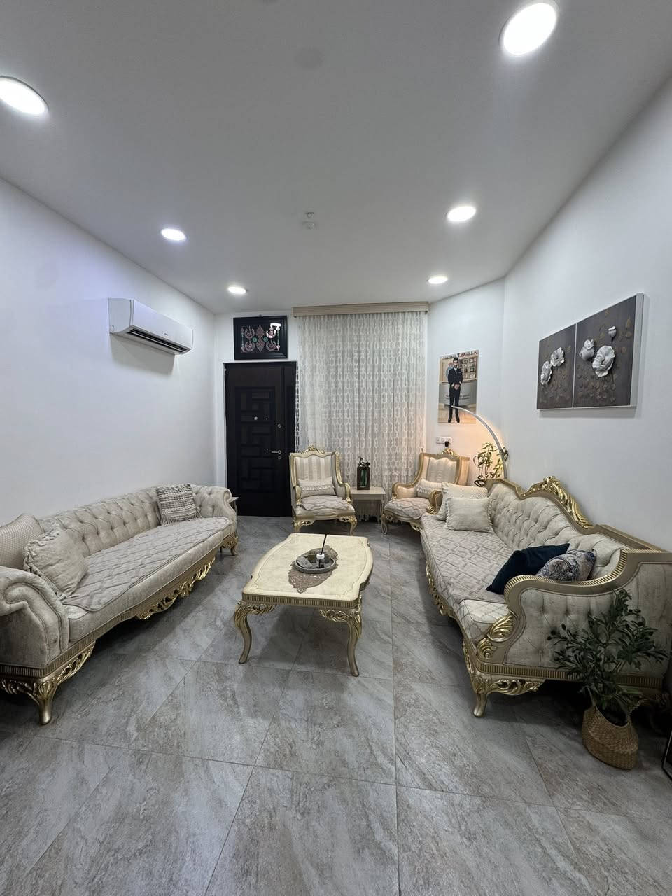 بيت ملك صرف ١٠٥ متر واجهة ٧ بناء حديث  زيونه محله ٧١٢ 
طرمه 
ومطبخ نظام اوربي مفتوح ع الهول 
وصاله وغرفه نوم وحمام وترك 
الطابق الثاني غرفتين نوم وهول ومطبخ وحمام وبلكونه على الواجهة البيت 
والطابق الثالث غرفه نوم وسطحين ومخزن


**إذا كنت صاحب هذا الإعلان وتريد حذفه لأي سبب، رجاءا أرسل رسالة إلى الدعم الفني**