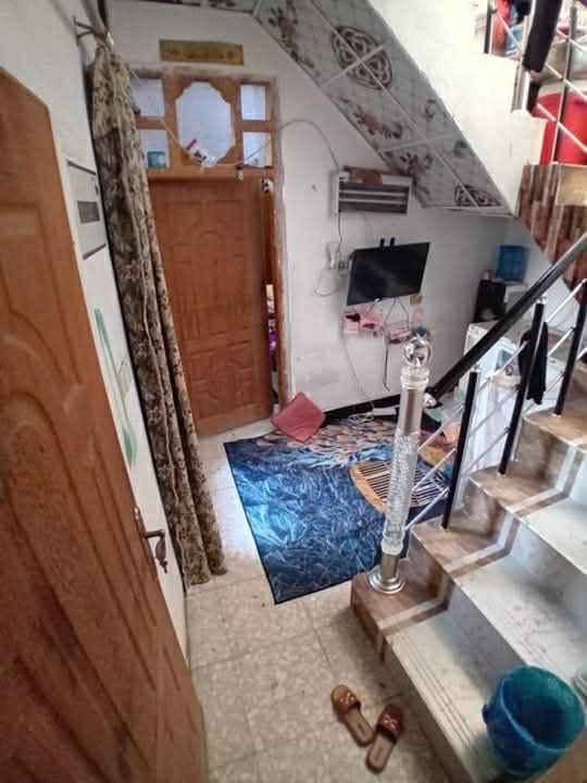 بيت للبيع ورديه خارج خط النفط خدمات كامله 
منطقه سكنيه 
المساحه100متر 
سند25زراعي تحويل مباشر 
تواصل خاص او على الرقم ***********
بي واتساب Singapore
