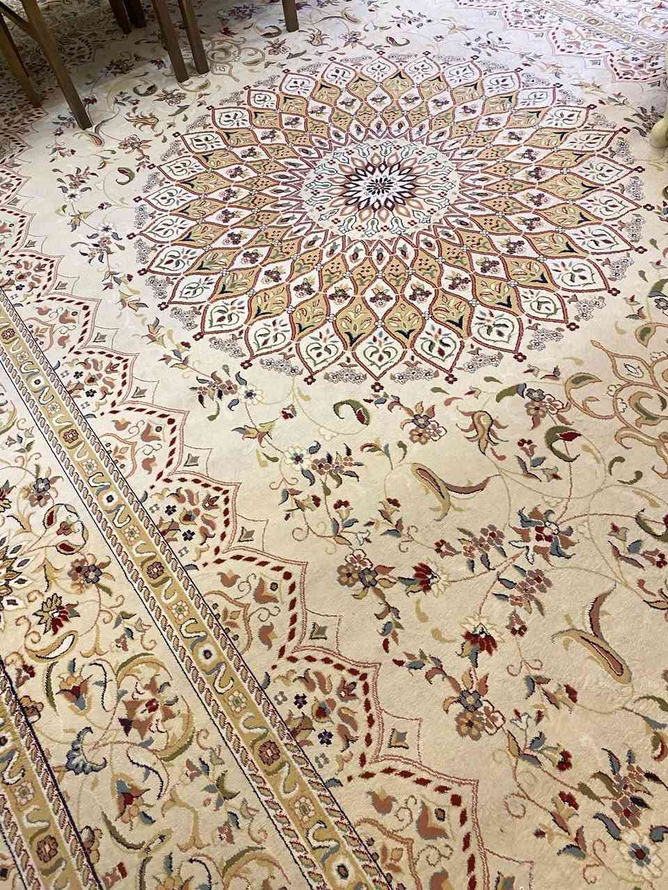 زولية قياس ٦×٣ نظيفة جداً سعره ١٧٥ للاستفسار واتساب على الرقم *********** عنوان بغداد العامرية
