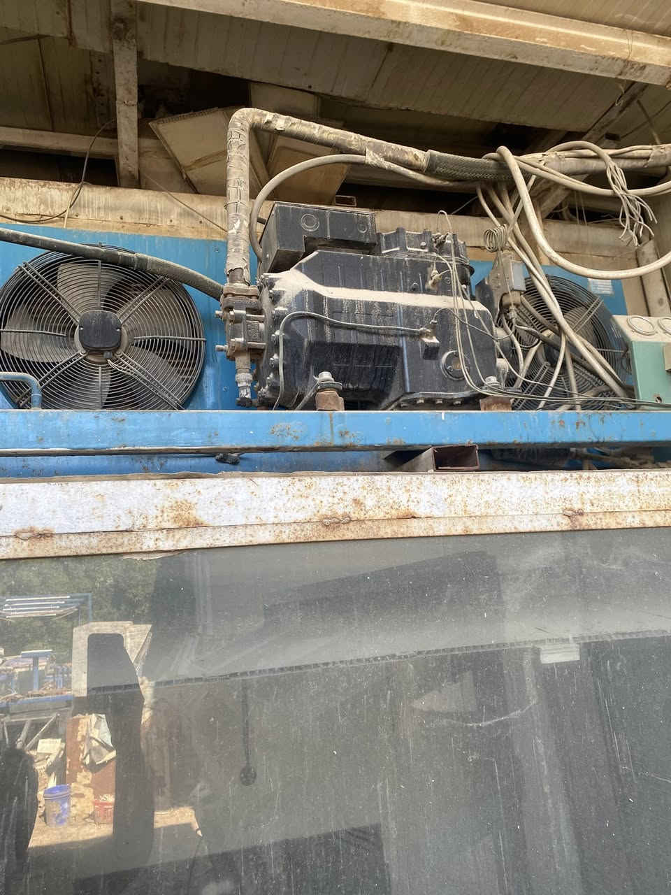 السلام عليكم ورحمة الله وبركاته
برادات للبيع ***********
