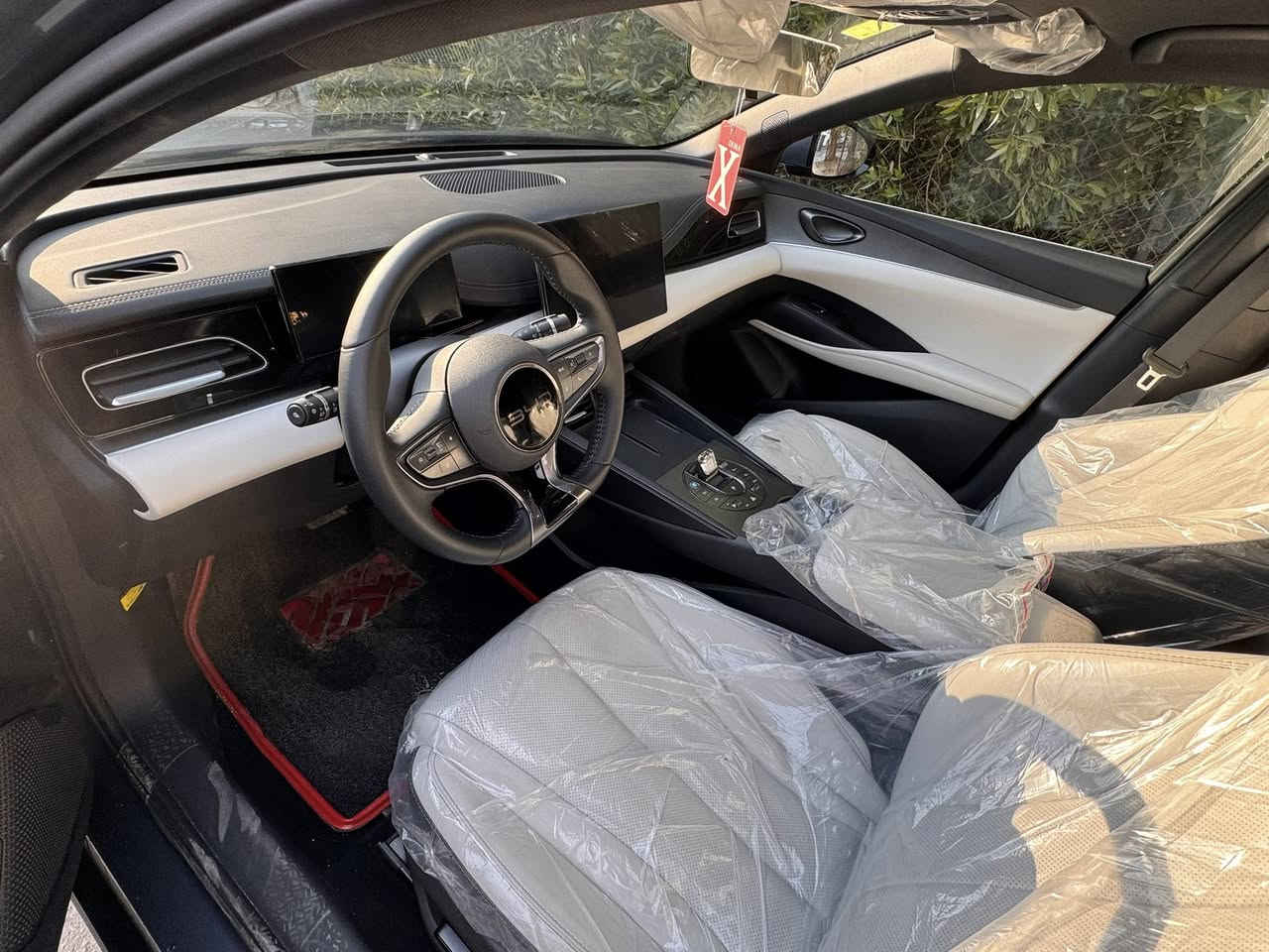 سيل 6 
موديل 2025 ماشية الف
5 كامرات قمارة حديد
رقم بغداد باسمي
23 مليون قفل
بغداد حي تونس
***********
