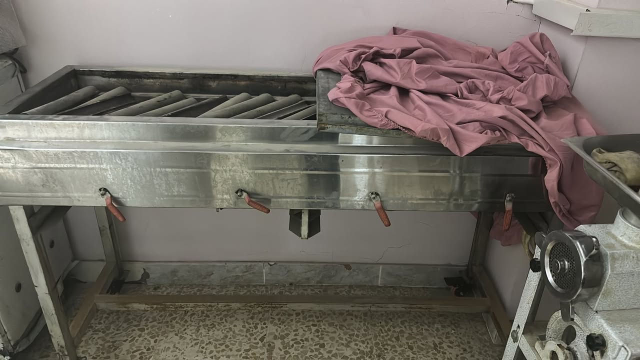 الى اصحاب المواكب الحسينية 

#للبيع 

شوايه طعام تصلح لشواء جميع انواع الطعام 
ثرامة لحم من الدرجه الممتازه 
الة تشيش شيش الكباب الأكترونيه 
ميز متنقل + صواني عدد 2 كبير جدا 
مع 700 شيش كباب - تكه 
للتواصل ***********
