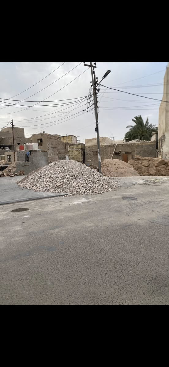 اليوم وبفضل الله تم 
تفليش وهدم بيت. بمساحة ٣٠٠م في منطقة الصبخه شارع العماره وتم نقل الأنقاض وقلع القطعه ودفنها بالجلمود والأسمنت والسبيس وحدلها طبقتين للأستفسار *********** أو  ***********
