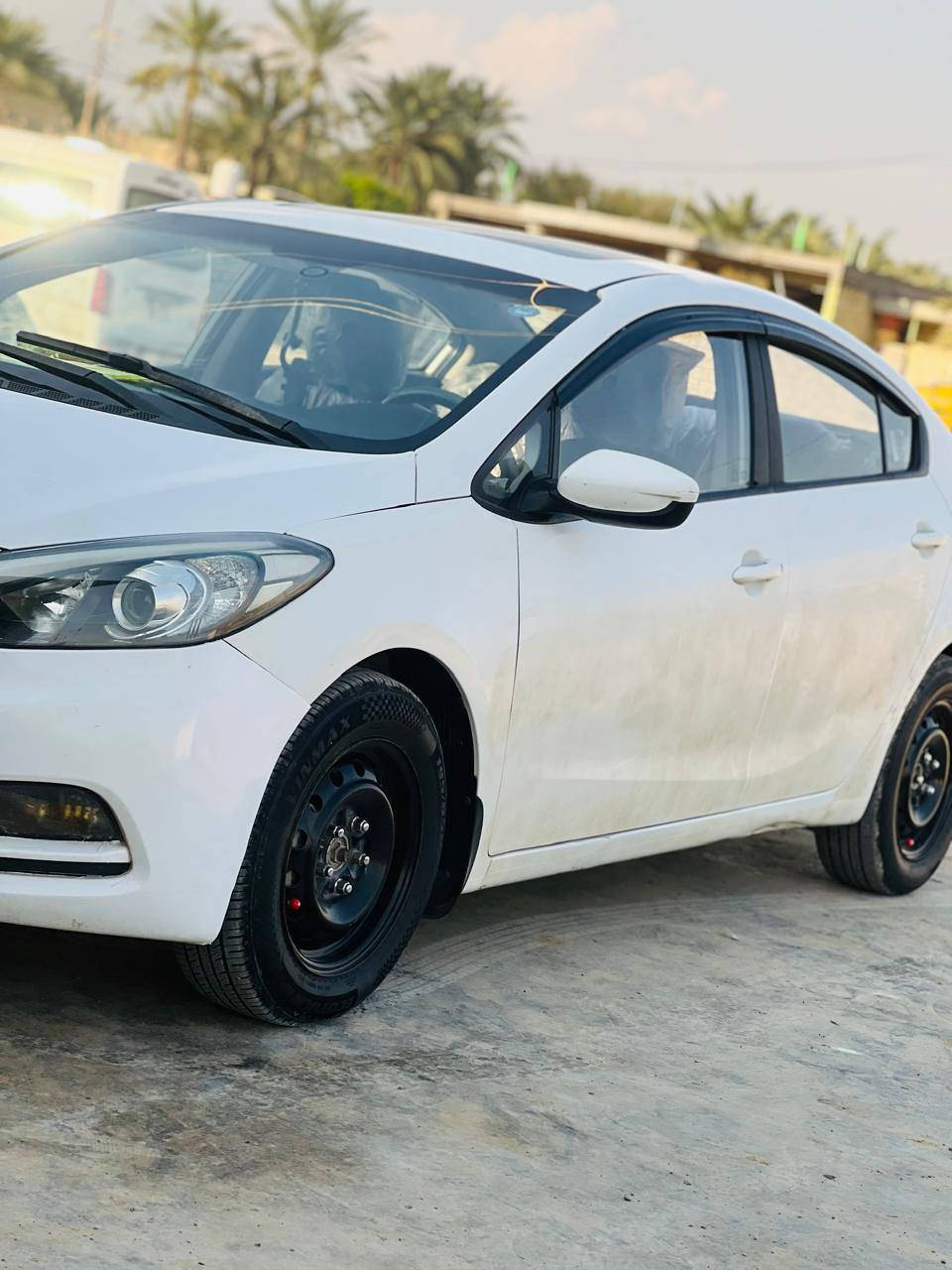 سلام عليكم
سيراتو ١٤ نص فول  خليجي
فتحه سقف
شاشه كار بلي
تحكم ستيرن 
تبريد قطعه 
مكينه ١٦٠٠
مكينه كير كفاله وضع شركه 
بيها جاملغ المامي مرشوش اثر شخوط وبارد كد شبر 
السونار مرفوق بل منشور سياره حلوه وجاهزه 
السعر ١١٨ وبيها مجال بسيط العنوان واسط الصويره 
***********
