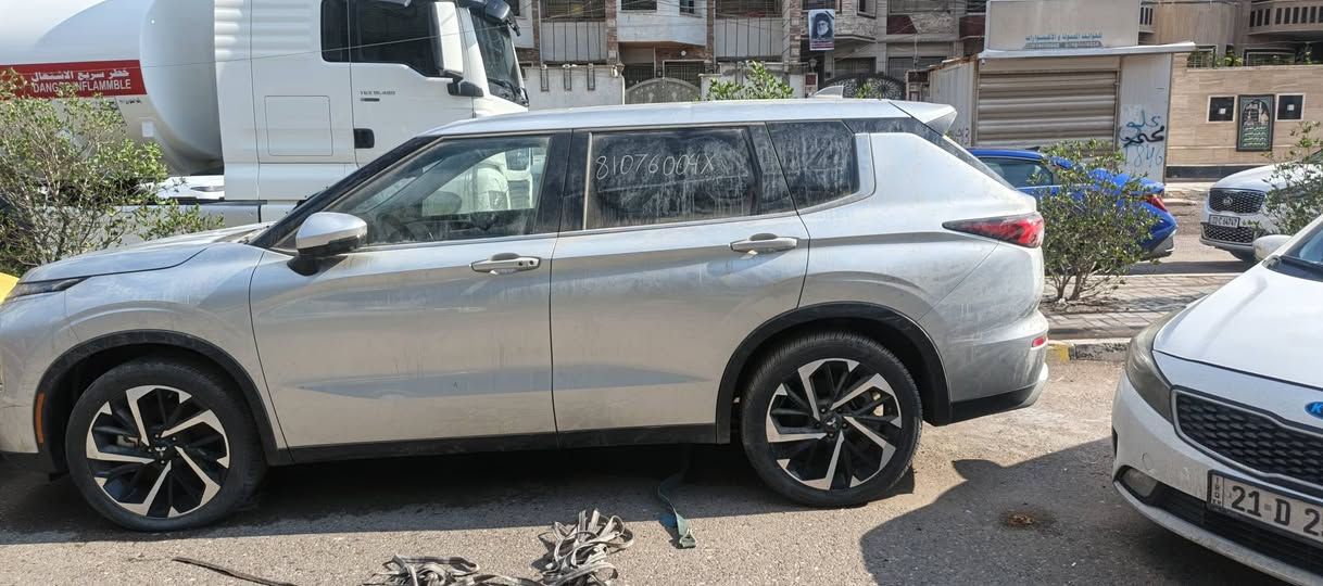 ميتسوبيشي اوتلاندر se 2024 فول مواصفات للأخير بصمة خمس كامرات حساس امامي خلفي رادارات امامي خلفي جانبي كشن كهرباء و جلد و تدفئة قيادة الية سبعة راكب تبريد خلفي امامي ثمن وضعيات قيادة سايد بريك بصمة السيارة غرق بعدها ما مصلحة راح ابيعة لغرض البناء مكفولة من قطرة الصبغ عدى طخة بالجنطة صغيرة كلش العنوان بغداد البلديات السعر 165
*********** متوفر واتساب
