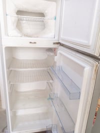 ثلاجه للبيع  سعر 175بي مجال بسيط اتصال 07703538124