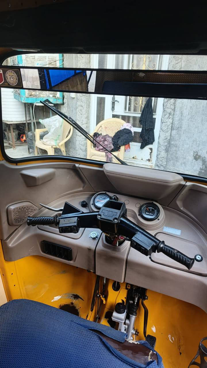 سلام عليكم
اخوان تكتك موديل 21 شهر 8 سنويه باسمي اخوان تكتك على ايدي نازله تكتك الكشر كفاله بلادي ومكينه خير من الله 
مكاني بغداد شعله
***********
