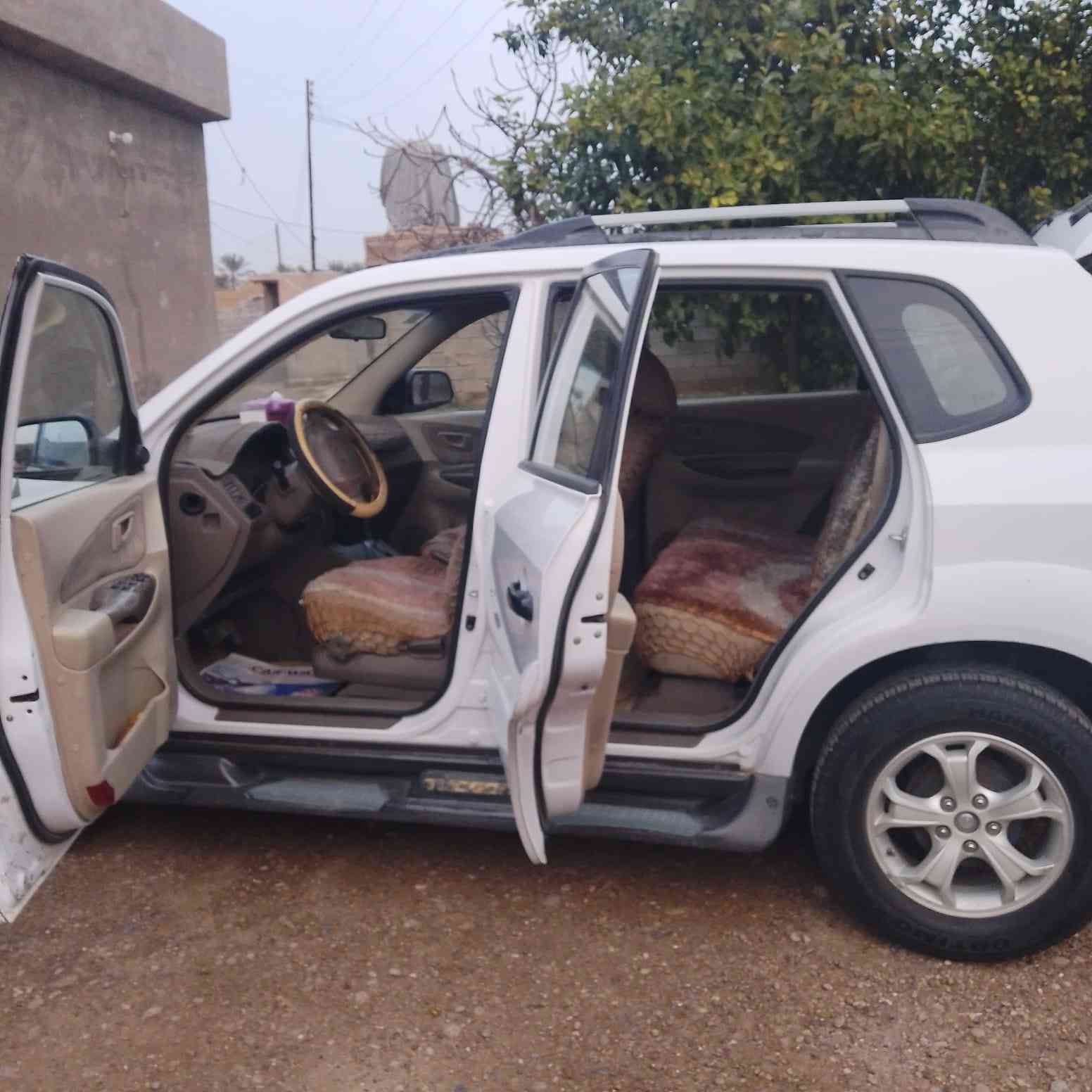 السلام عليكم للبيع هونداي توسان 2009 خليجي
رقم بغداد  تحويل مباشر كير محرك حدادية كله مكفول تخم تاير جديد دواخل جديدة كهربائيات كلها شغالة 

فول مواصفات فتحة  جاهزة للاخير اخون مكان السياره بغداد الشعله السلاميات بدون زحمه عليكم اني مكلف بالنشر.. الاستفسار اتصل  ***********
