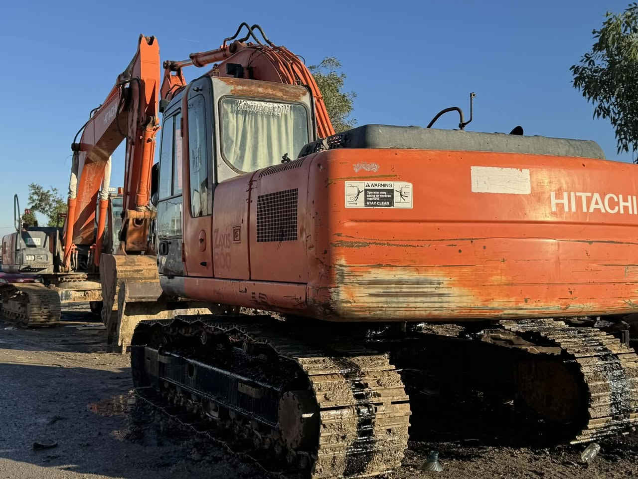 حفاره هيتاشي زت 2004 حجم 200 رقم بغداد حداديه 100%100قطره نضوح مابيها مكينه جاهزه للعمل مسسة جطل بلادي كفالة عامة فقط مضخه مفتوحه ونفسها مشدوده بلادية *********** ماجاوب خاص!
