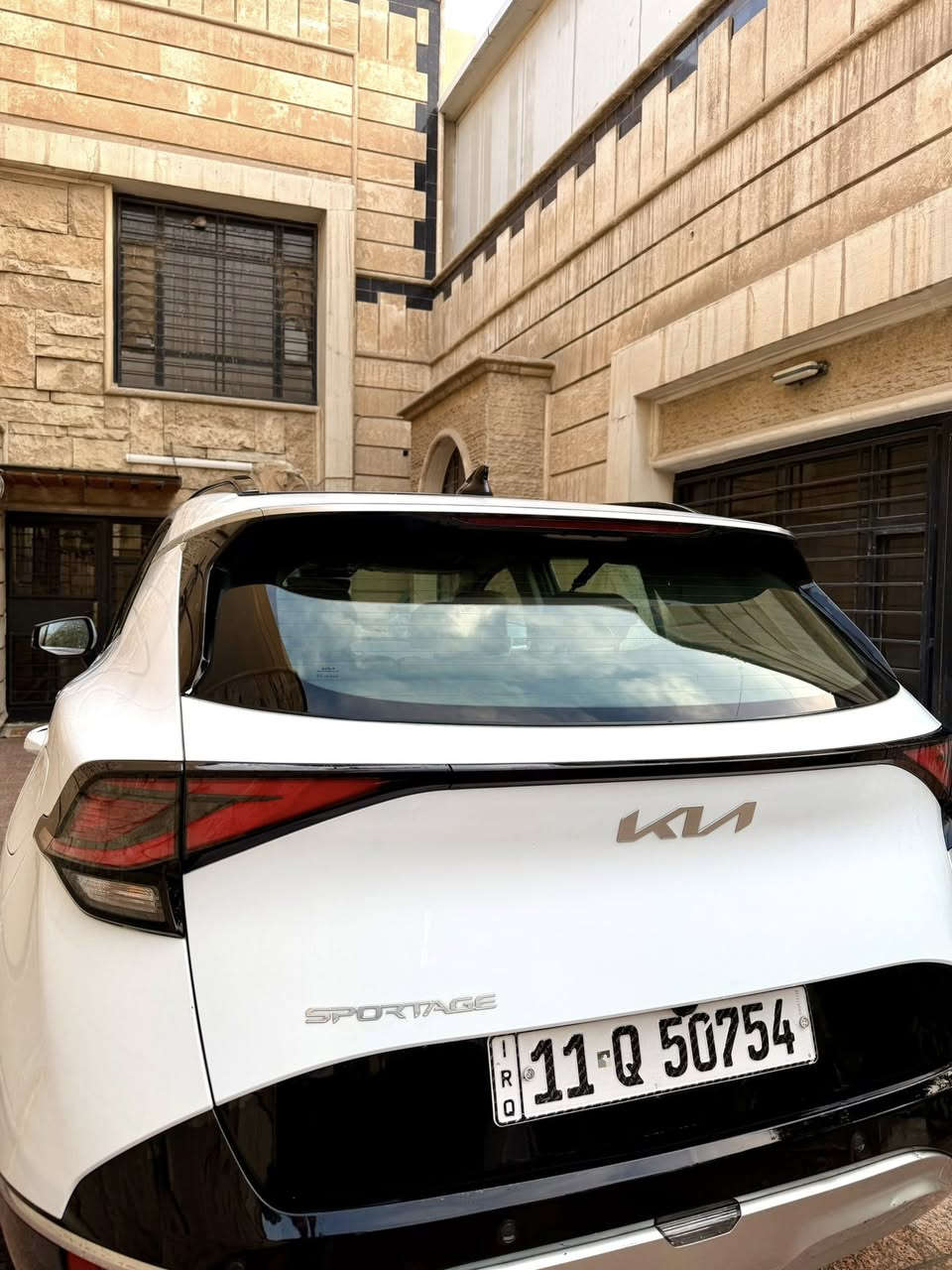 السلام عليكم
سبورتج خليجي

ماشية ٣٢ ألف لون ابيض مكفولة  بيها فقط تكحيل بالدعامية بسيط وشخط بالدعامية رقم بغداد بأسمي تحويل مباشر مواصفات فول 

مواصفات .

بانوراما

تدفئة كشنات

شاحن لاسلكي

بصمة

صندوق كهرباء

أنظمة قيادة عدد 4

كار بلي

Type-C منافذ شحن

تدفئة ستيرن

مثبت سرعة . تحديد مسار . مانع انحدار 

ويل كب حجم 19

حساسات امامية وخلفية

كامرة خلفية دوارة  وباقي المواصفات معروفة

محرك سيارة 2000 دوش

السعر 238 وبيه مجال بسيط

مكاني بغداد  الاعلام
***********
