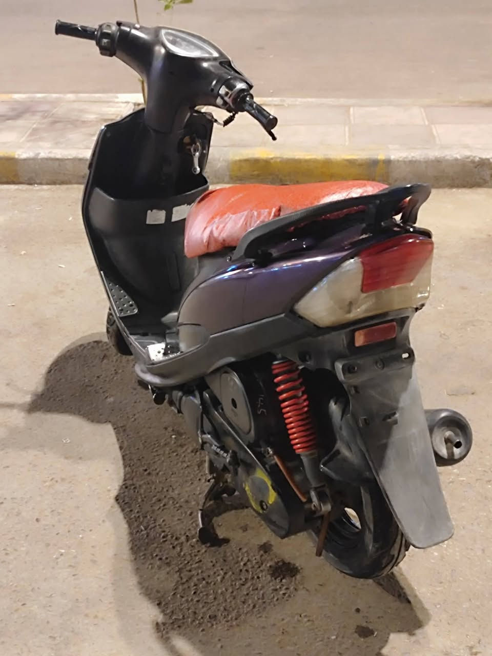 دراجه ماكس للبيع
عدله كفاله مكينه بلاديه خرسه مامفتوحه نهائيا 
ما متعوبه ابد عل فحص
 كفرات اصليات مختمات مامفتوح
 بيها ولابرغي نكره سلف  جاهزه هندر  
كهربائيات كلشي  شغال بيع مستعجل  
550 وبيها مجال للشراي ... 

***********  بي واتساب
