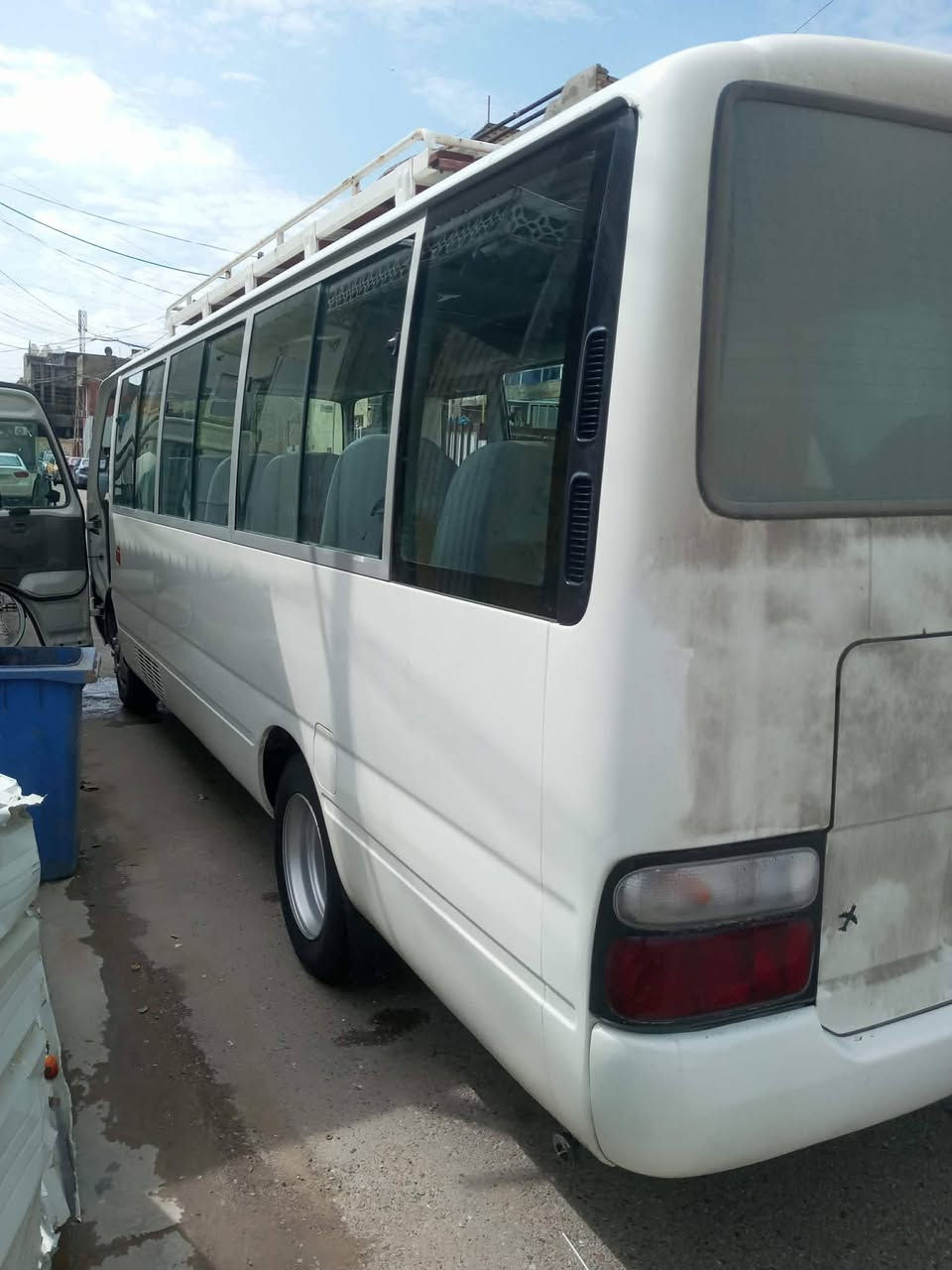 السلام عليكم كوستر للبيع موديل 2013سياره خير من الله جاهزه قلاب ستاركس سفاري دوشمه لايلون سيبايه تدفئه تبريد  حاكيه دمام رقم شمالي مصفره هيئا وغرامات السياره بيها ذيل خلفي من جها السايق وبيها طخه دعاميه ولايت جها الصدر السياره مبولشه جديد وصبغ وياله جديد السياره احله من الصور سياره بسمي......... بيع او مراوس...... مكاني بغداد الحسينيه الراشديه السعر 270 رقم الهاتف ***********
