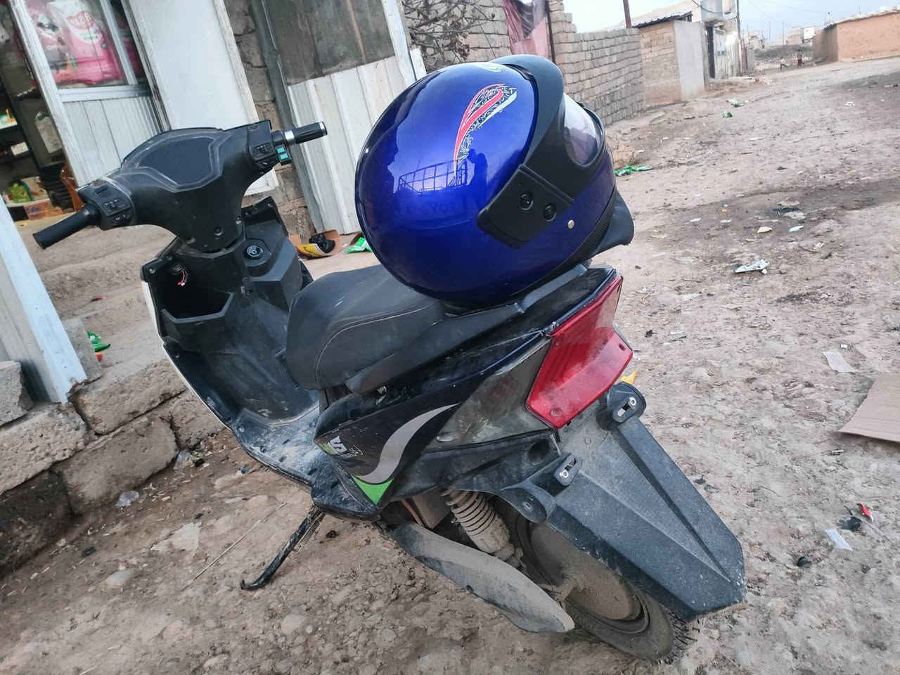 ماطور شحن للبيع فول
يمشي 70كم 
باتريات نضيف ليثيوم 
6 باتريتات 
شغال كامل 
كير بك 
4 سرعات 
سرعته 70 
ماطور عملي و كلشي شغال متوازي و اريد ابيع 
📍 المكان: ___ الايمن حي نهروان 
💰 السعر: ___  600 (قابل للتفاوض للجاد)
📞 الاتصال: ___ ***********
