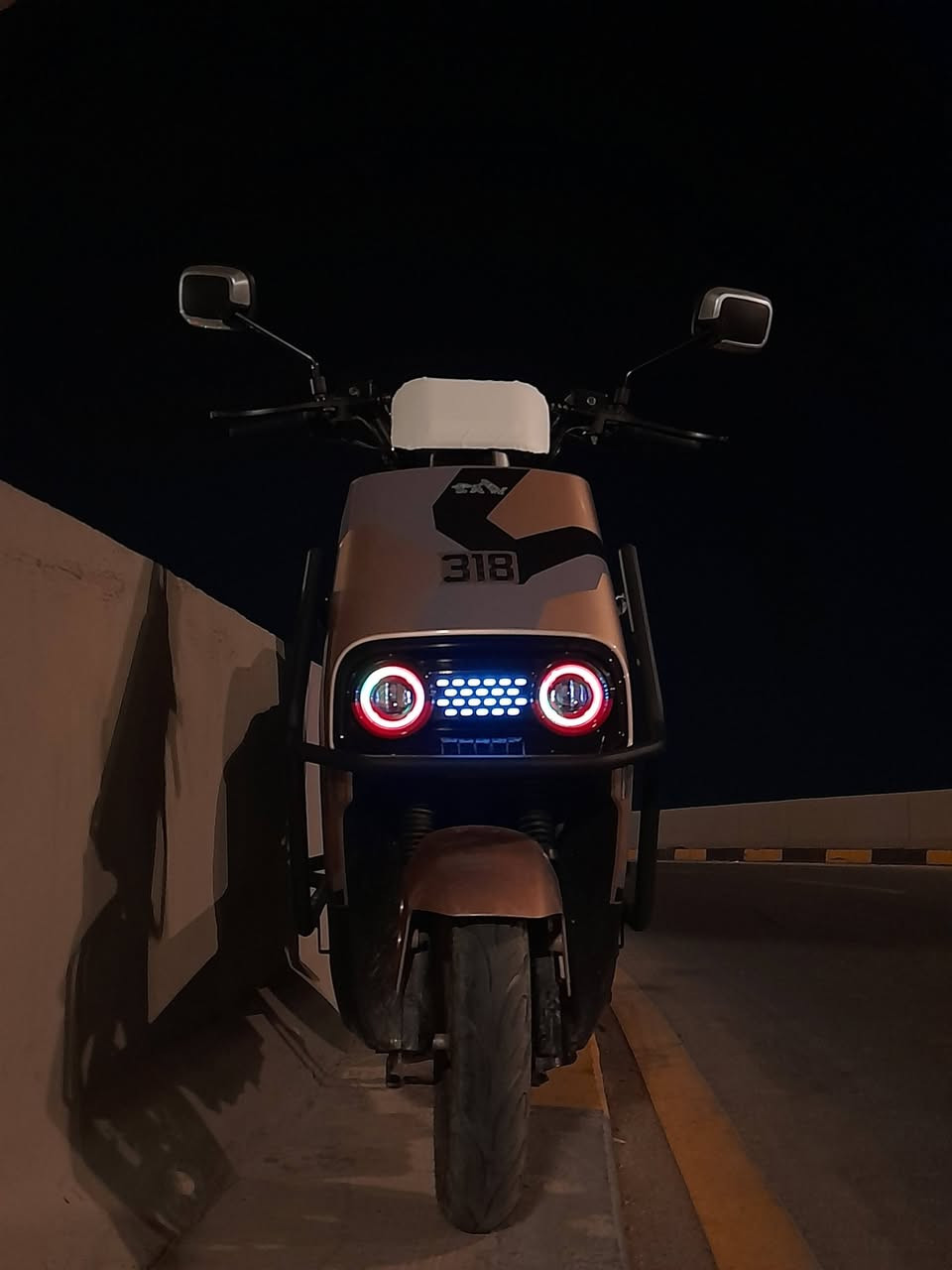 للبيع دراجة شحن كهربائية 2025 
✅ ماشية: 4000 كم فقط
✅ بطارية أصلية (6 بطاريات)
✅ تمشي 70 كم بالشحنة
✅ ما بيها أي عطل، جاهزة للاستخدام
✅ بحالة ممتازة والاستعمال نظيف
💰 السعر: 725,000,دينار قابل للتفاوض بالمعقول.
📍 المحافظة: السماوة
للاستفسار مراسلة على الخاص أو الاتصال.
على  ***********
