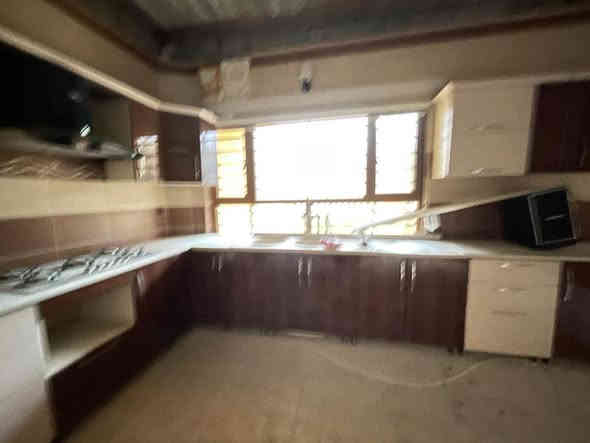 كاونتر خشب تركي اج دي اف اخو الحديد 
بس السنك مرمر والباقي حراري ضد المي والحرارة
بدون اجهزة
جوكر كله قطع يترتب حسب اي مطبخ
قياسه العمق 6سم
ضلع الثلاجة 4متر و7سم
وضلع السنك 3متر و10سم
سعره مليون و150
وبيه مجال
توصيل مجاني من سليمانية لبغداد وديالى وصلاح الدين وكركوك 
***********
اتصال واتساب
