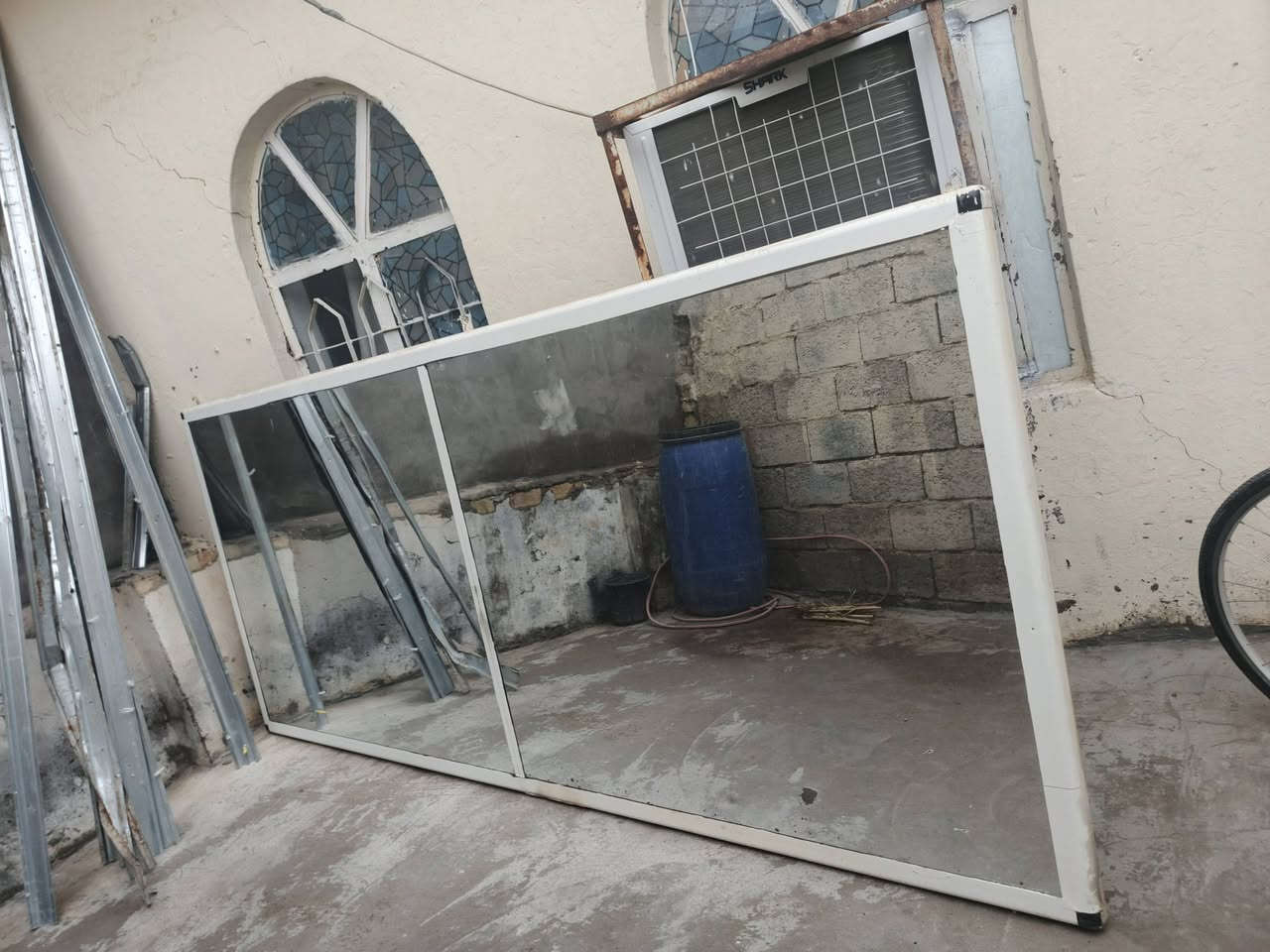 مرايه حلاقة طول تقريبا 3ونص وعرض متر ونص تقريبا للبيع مكاني التحرير


**إذا كنت صاحب هذا الإعلان وتريد حذفه لأي سبب، رجاءا أرسل رسالة إلى الدعم الفني**