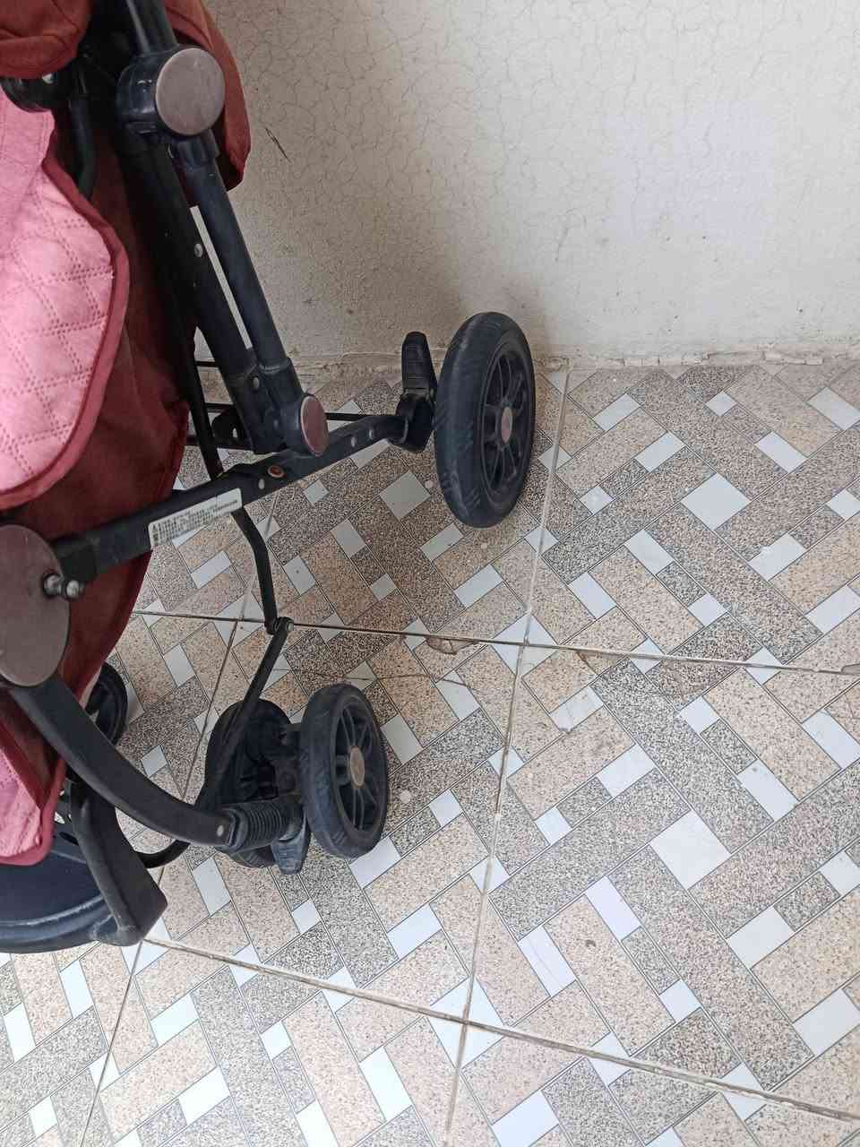 عەربانی مندال قەبارە گەورە 
تا تەمەنی 6 سال گونجاوە 
زۆر خۆشە بۆ لێ خۆرین 
نرخی 30 هەزارە 
زۆر پاک ماوتەوە 
شوێن هەولێر 
***********
