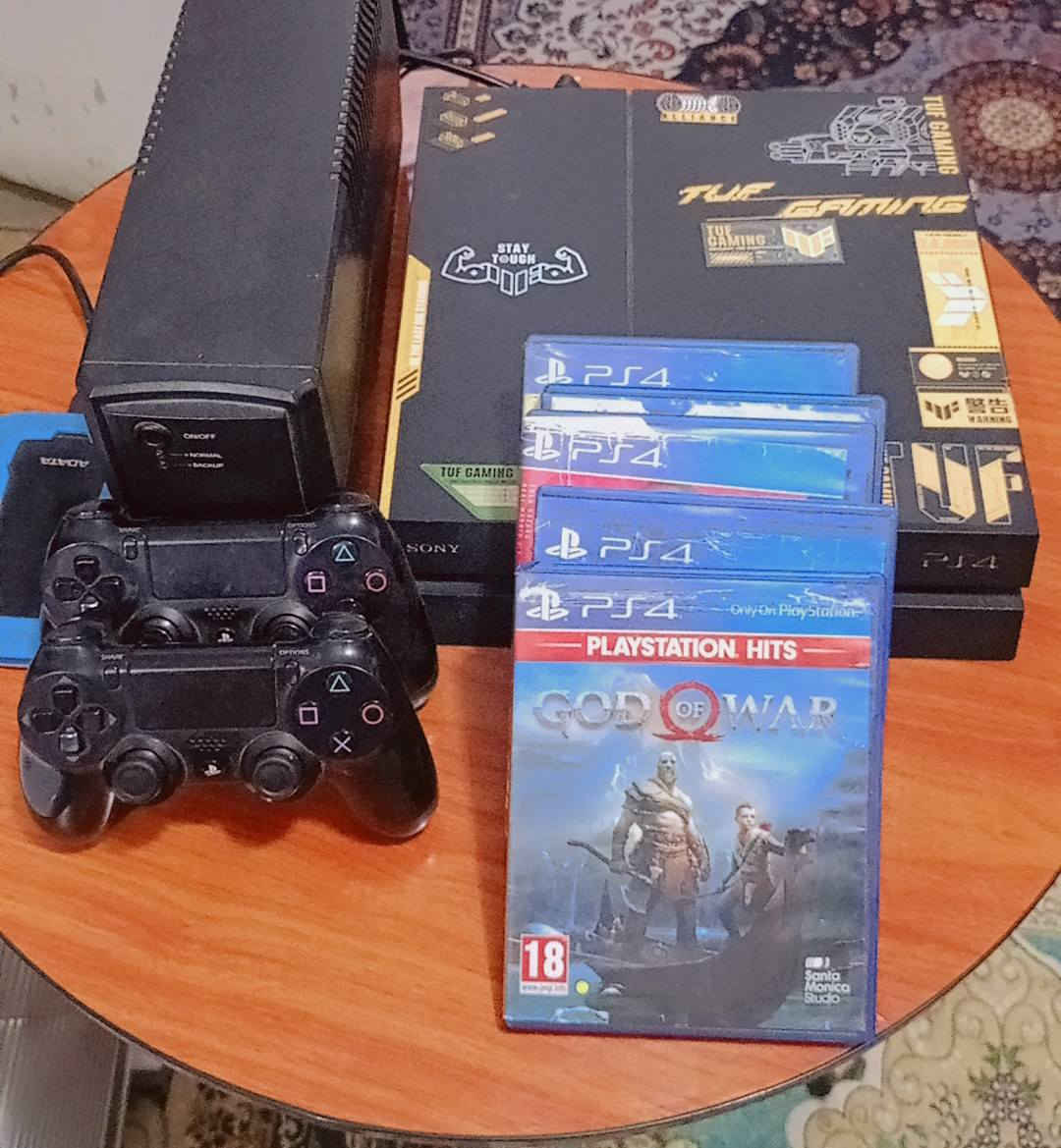 بلي 4 للبيع جهاز جديد استخدام جداً قليل. وياه UBS و5 العاب God of war 3&4 . FIFA. . Battlefield. Gta السعر 260 وبيه مجال. رقم الاتصال (***********)
