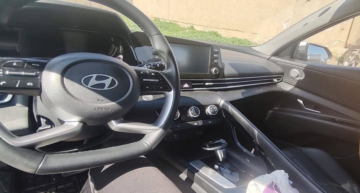 النترا موديل 2024 
كلين بدون اي ضرر
ماشيه 52 ميل 
فول مواصفات 
سعرها 135 وبيها مجال بسيط 
للتواصل ***********
