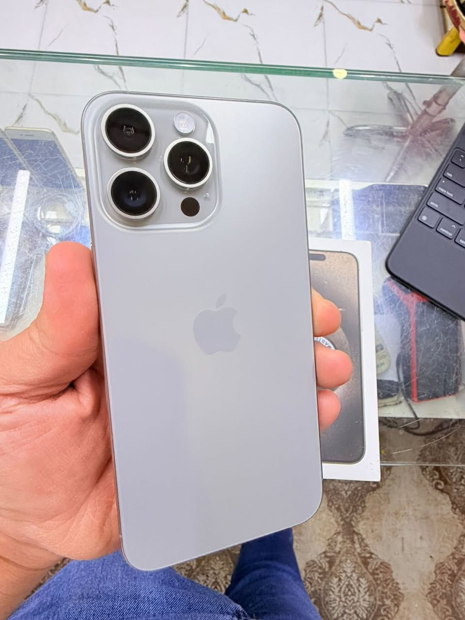 ايفون 15 برو ماكس الماستر AAA
شرق اوسط بطارية 89 
ذاكرة 256 وملحقاته كاملة نظافته ١٠٠/١٠٠  
((( السعر ادخلي خاص اكتبلي تم ويجيك السعر مباشرة ❤️‍🔥❤️‍🔥❤️‍🔥❤️‍🔥 )))
وشعندك للبيع او مرواس او تشتري كلشي نستقبل راسلني عالخاص عنواني النجف 
*********** رقمي هذا للاستفسار
