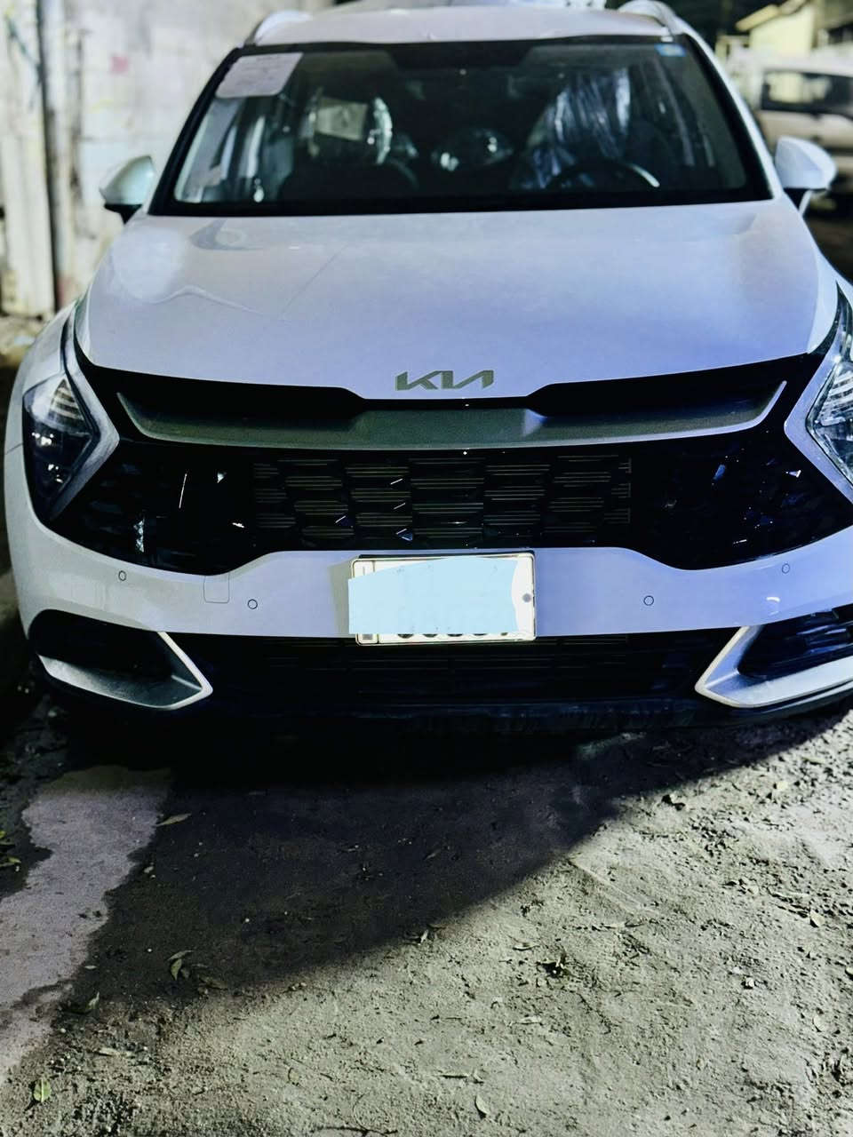 السلام عليكم
كيا سبورتج 2025 
ماشية 3 آلاف ونص يعني زيرو
المواصفات فول ما عدا الفتحة 
جنطة كهرباء  كشنات امامية كهرباء ⚡️ وهوااي مواصفات 
مكان السيارة بغداد 
الرقم بغداد أنكليزي الجديد 
السيارة بأسمي وتحويل ثاني يوم 
هزة وسنوية جديدة شهر 12/ 2025
السيارة مكفولة كفالة عامه ما عدا طخه بالباب الخلفي والسونر موجود 
السعر 238. وبيها مجال للشراي 

الاستفسار او الاتصال على رقم : ‭0772 402 6445‬
