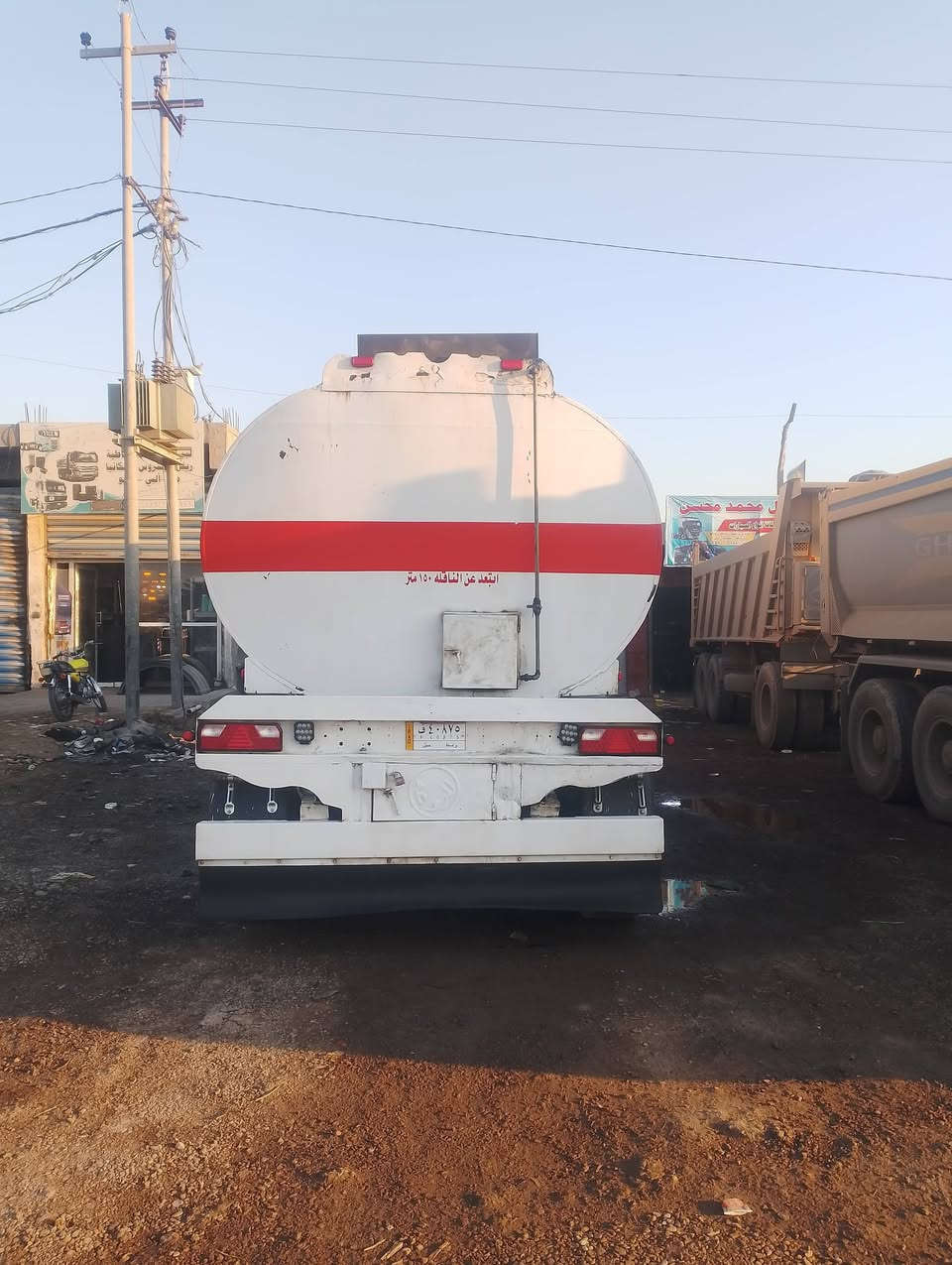 سلام عليكم
بطل صهريج حرفش للبيع تخم تاير تكيال 36 

قواطع كبس كهربائي هوه كله جاهز

محمول سعره 60 وبي مجال
لاستفسار ***********
