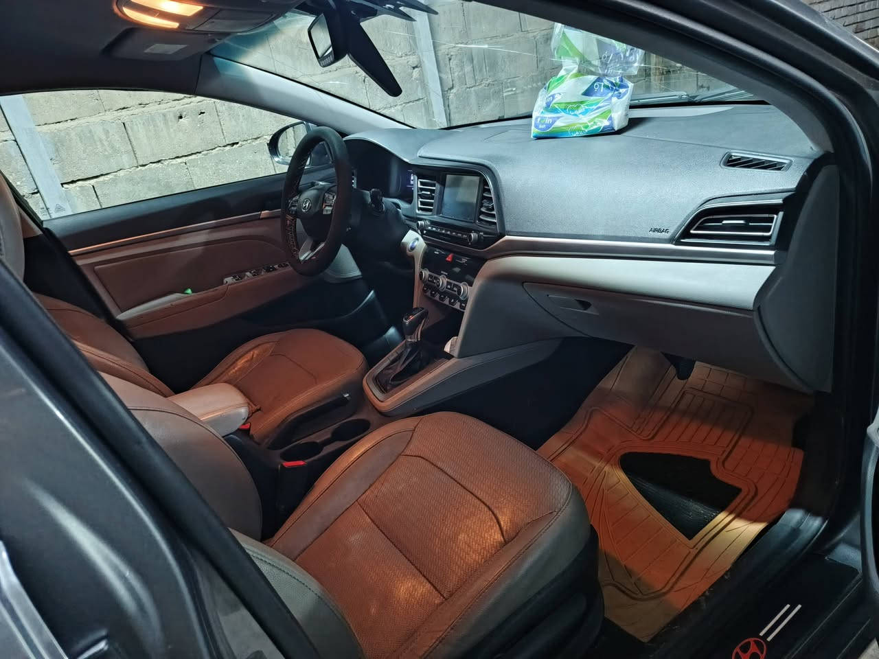 السلام عليكم مرخصه الامن 
النترة ٢٠٢٠
فول مواصفات عده الفتحه 
رقم بغداد الجديد دولي 
بيه ٣ قطع صبغ 
كير اي تي المرغوب 
سعر ١٣٠ 
رقمي ***********/***********
