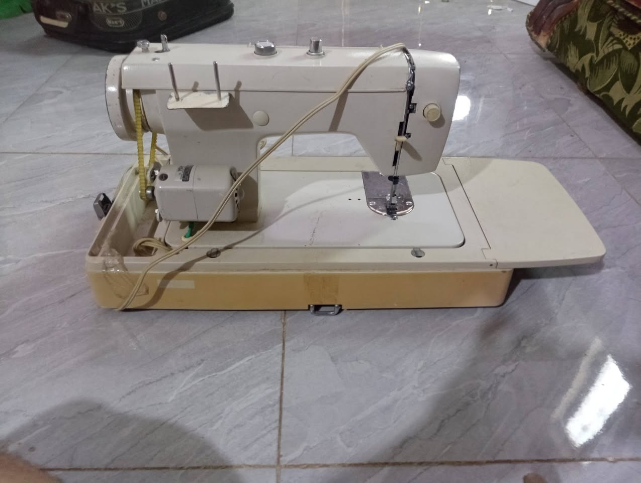 مكينه برذر ياباني تطريز نقشات وخياط عادي نضافه فول عنوان بابل حي الامام علي قرب موقف الكيات ***********
