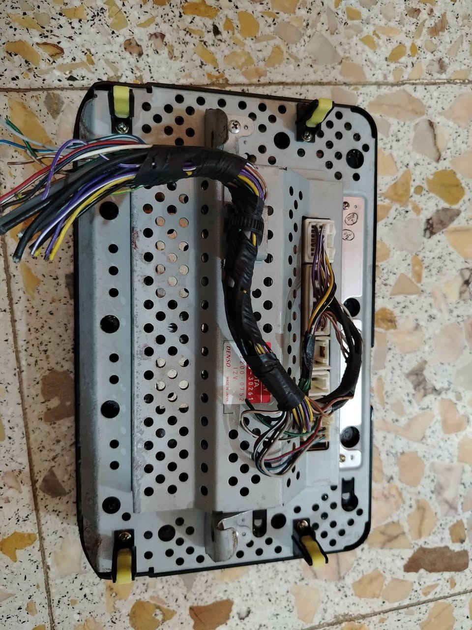 السلام عليكم البيع شاشه ملكه كرستال حاويه سعره 150 تلفون ***********
