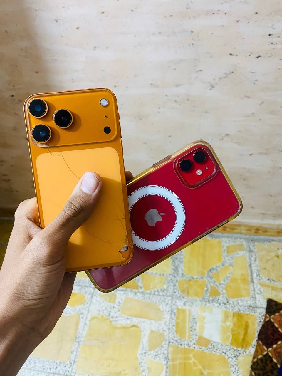 ايفون 11 محور 17 ذاكرا 128 بطاريه 100 بي فطر بشاشه لمس طبيعي سعرا 185 رقمي ***********

ايفون 11 عادي ذاكرا 64 مبدل شاشه وبطاريه مطورا فيس ايدي شغال جهاز يخبل سعرا 185 مكاني بغداد حبيبيه ***********
