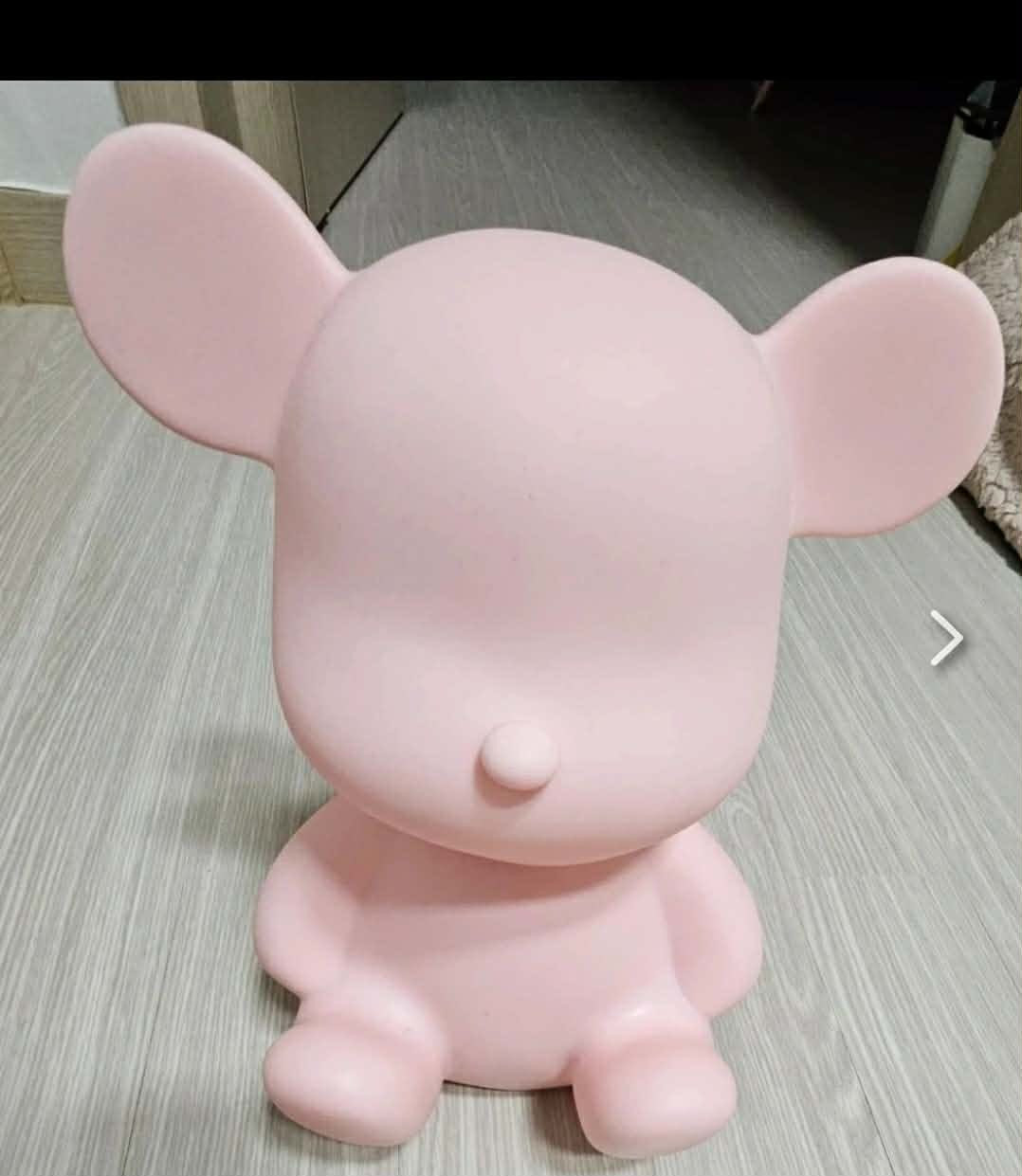 محتار في هدية مميزة ومختلفة؟ 🎁🧸
النص:
جبنالك سماعة البلوتوث "الدبدوب"  مكبر صوت بلوتوث وردي لطيف على شكل دب. يحتوي على مكبر صوت في الأسفل، ومنفذ USB، وفتحة لبطاقة SD، مما يتيح استخدامات متعددة. كما أنه يُعد قطعة ديكور مميزة في غرفة الأطفال.اللي بتجمع بين الشكل الكيوت والأداء القوي! مثالية للأطفال، المراهقين، أو حتى كديكور ينور مكتبك.
✅ صوت واضح جداً وباس قوي.
✅ سهلة الاقتران مع أي موبايل أو تابلت.
✅ خفيفة الوزن وتقدر تاخدها معاك في أي مكان.
✅ خيارك الأول لهدايا أعياد الميلاد والنجاح.
 السعر ٢٥ ألف 
الحجز ع الخاص 
متوفر توصيل


**إذا كنت صاحب هذا الإعلان وتريد حذفه لأي سبب، رجاءا أرسل رسالة إلى الدعم الفني**