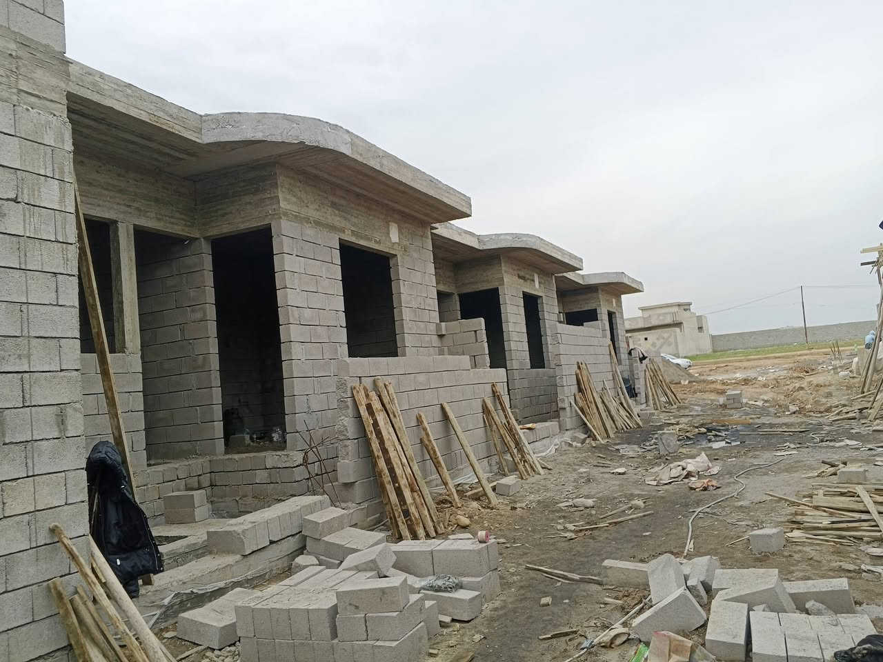 ثلاث هياكل مساحه 110 مربع القوسيات قرب المدرسه الصينيه خدمات كامله تبليط يبعد عنه 150 وصل بلديه سند الزراعي 25 حق التصرف الهيكل الواحد يتكون من غرفتين نوم وهول واستقبال ومطبخ ومشتملات البيت تستلمه كامل ستاره وبيتونه كاملات سعر الهيكل الواحدد
26,000,000 وبي مجال قليل جدا 
الاستفسار الاتصال على الرقم
***********
***********
