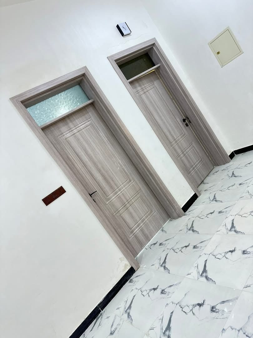 الدار للايجار ٢٠٠متر غرفتين وصالات ٢ ومطبخ وصحيات وطارمه العنوان التقيه الثالثه مجمع الروان للاستفسار ***********
